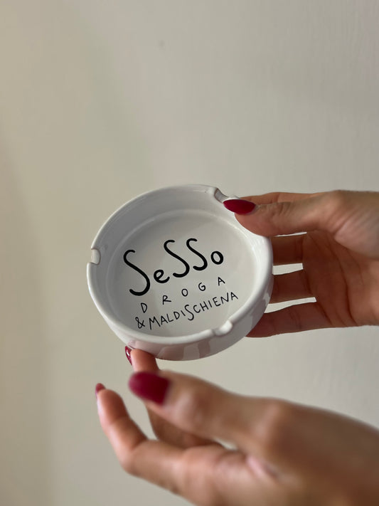 "SESSO DROGA & MAL DI SCHIENA" POSACENERE IN CERAMICA DIPINTO A MANO