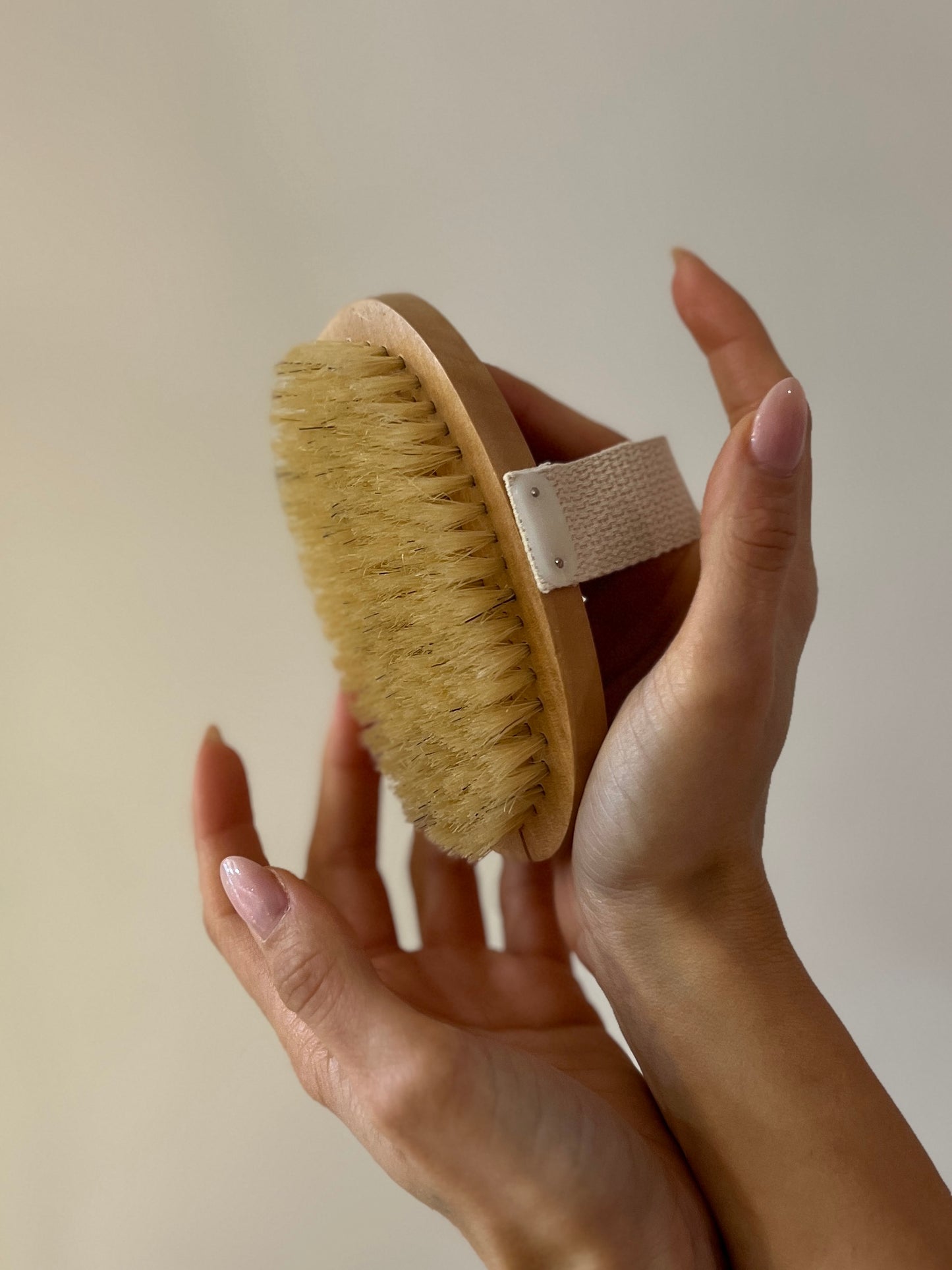 SPAZZOLA PER IL CORPO IN SETOLE NATURALI CON MANICO