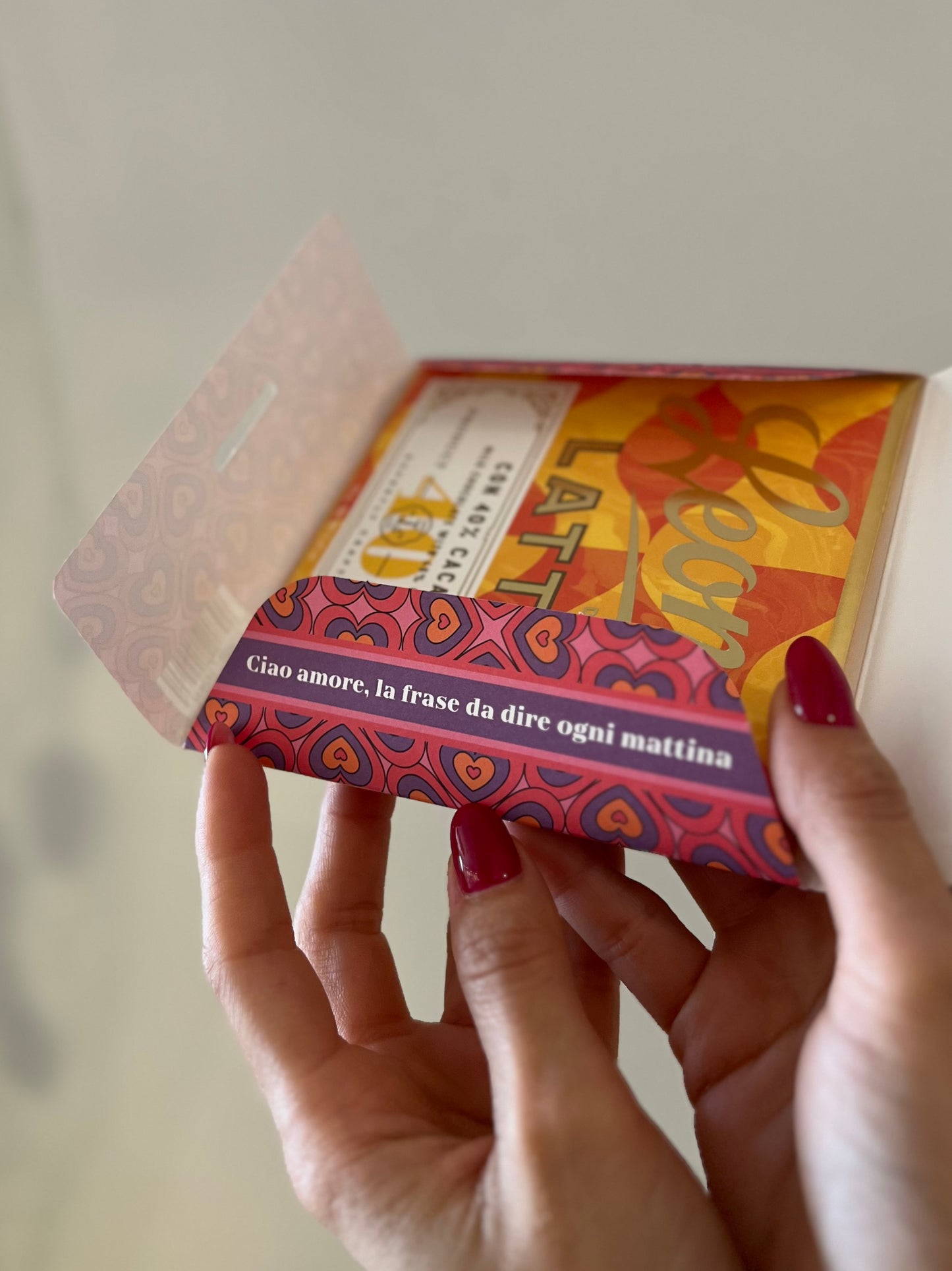 BIGLIETTO REGALO FIRMATO LEONE, "CIAO AMORE" CON CIOCCOLATO AL LATTE E 40% CACAO