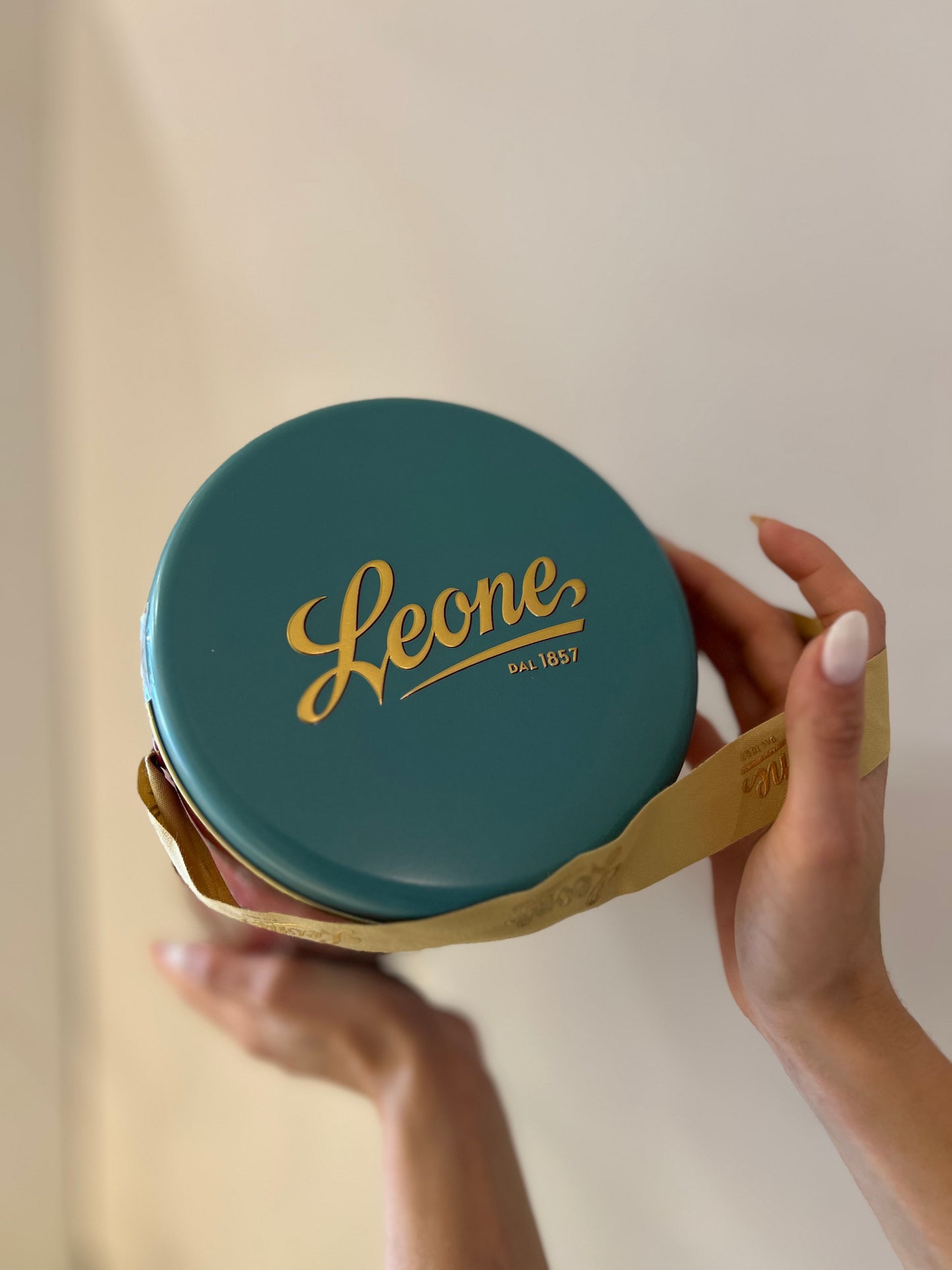 LEONE UOVO CIOCCOLATO FONDENTE 70% vegan 300gr con sorpresa