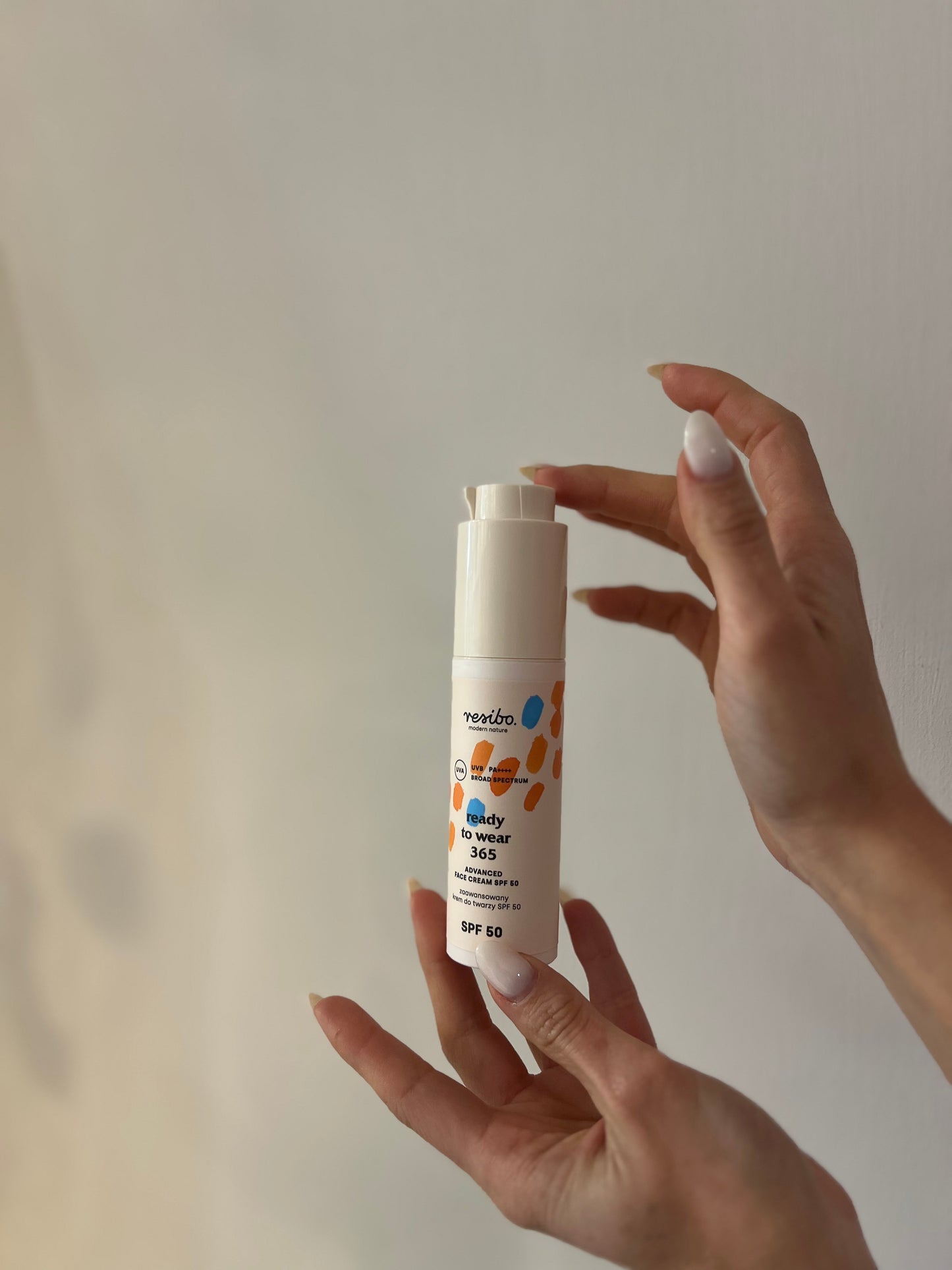 CREMA VISO spf 50 UVA-UVB, LUCI BLU E INFRAROSSI “READY TO WEAR”