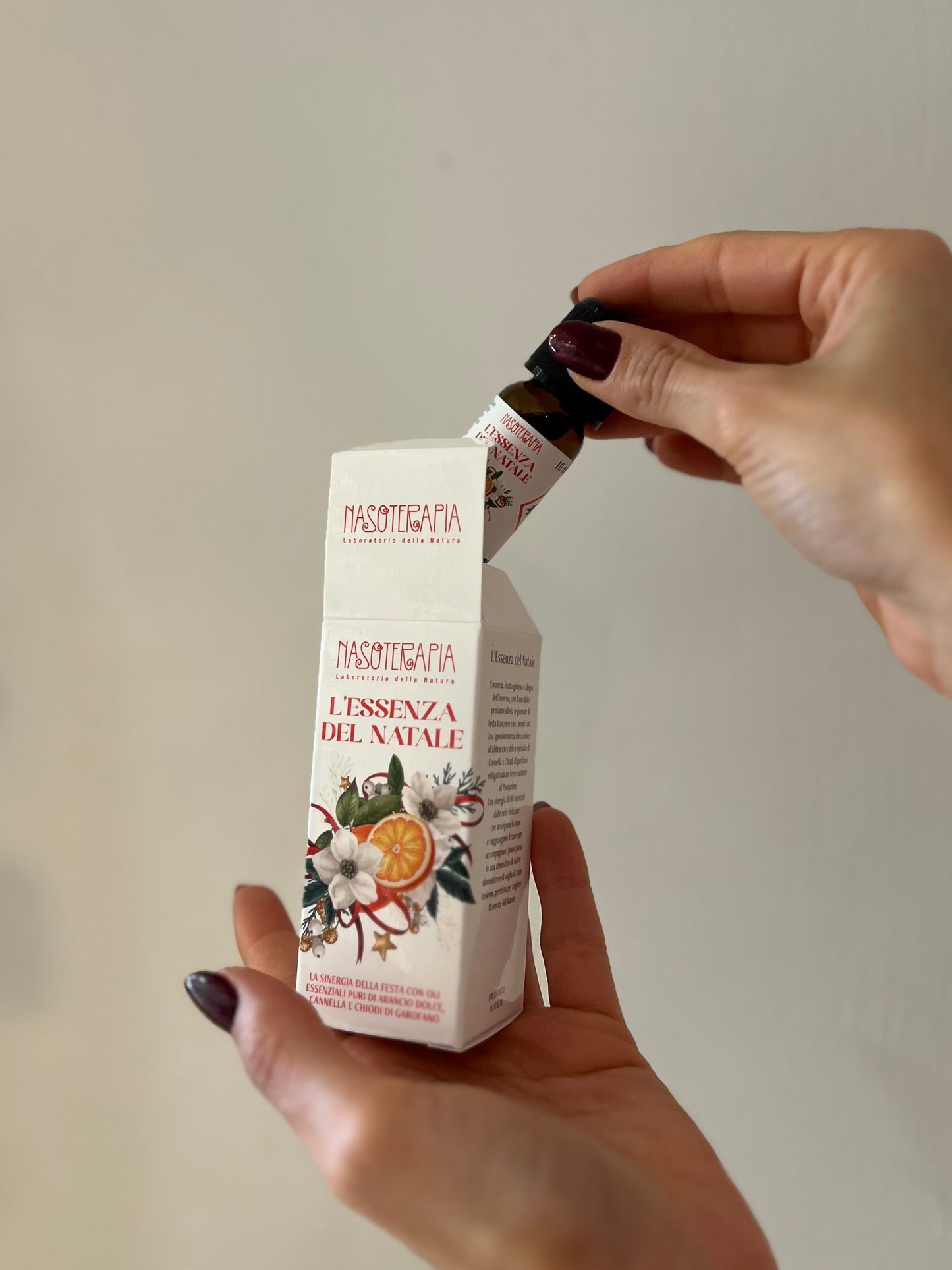 ESSENZA DI NATALE CON OLI ESSENZIALI