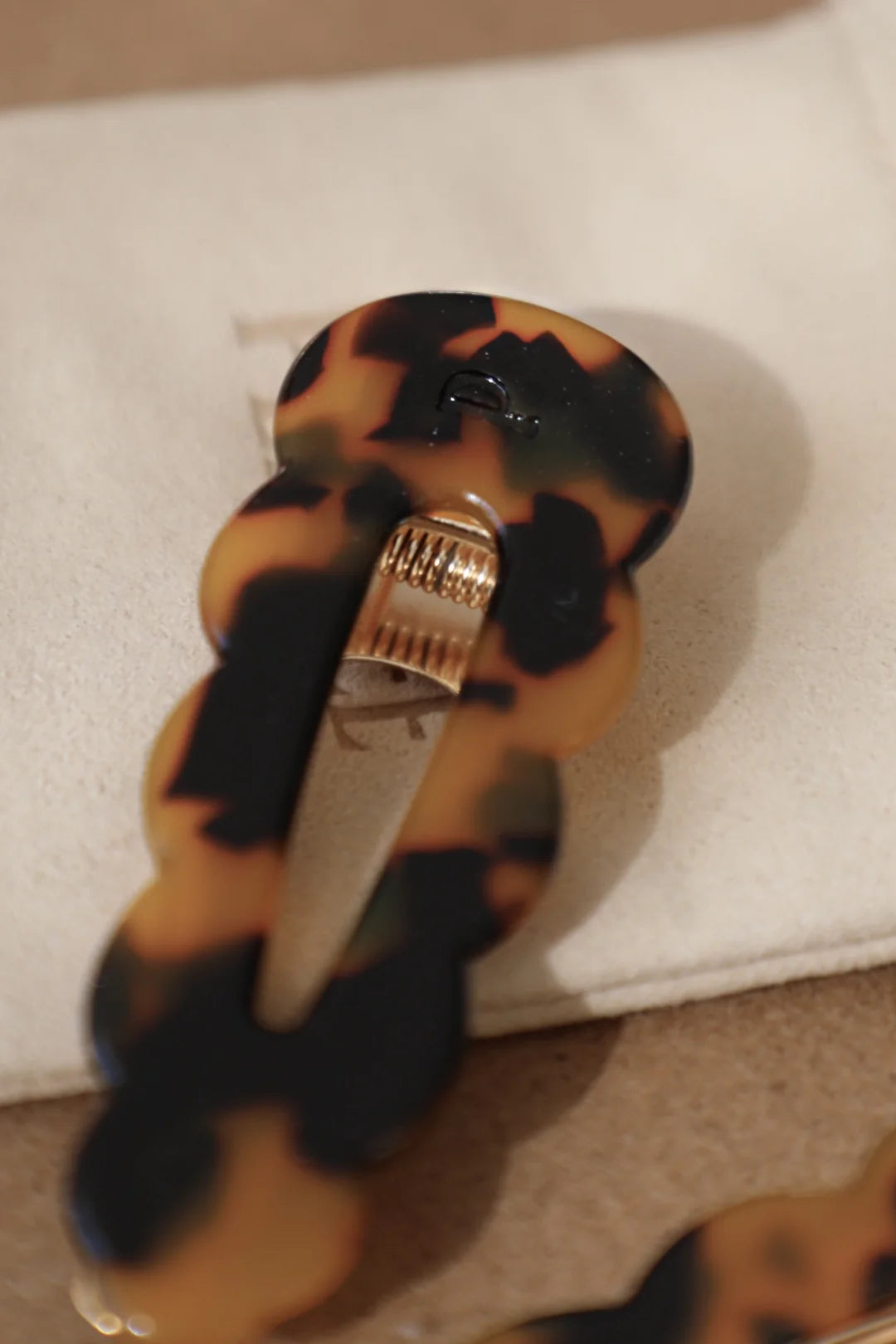 FERMAGLIO A PINZA FIRMATO PEIGNÉE- PANTHÈRE