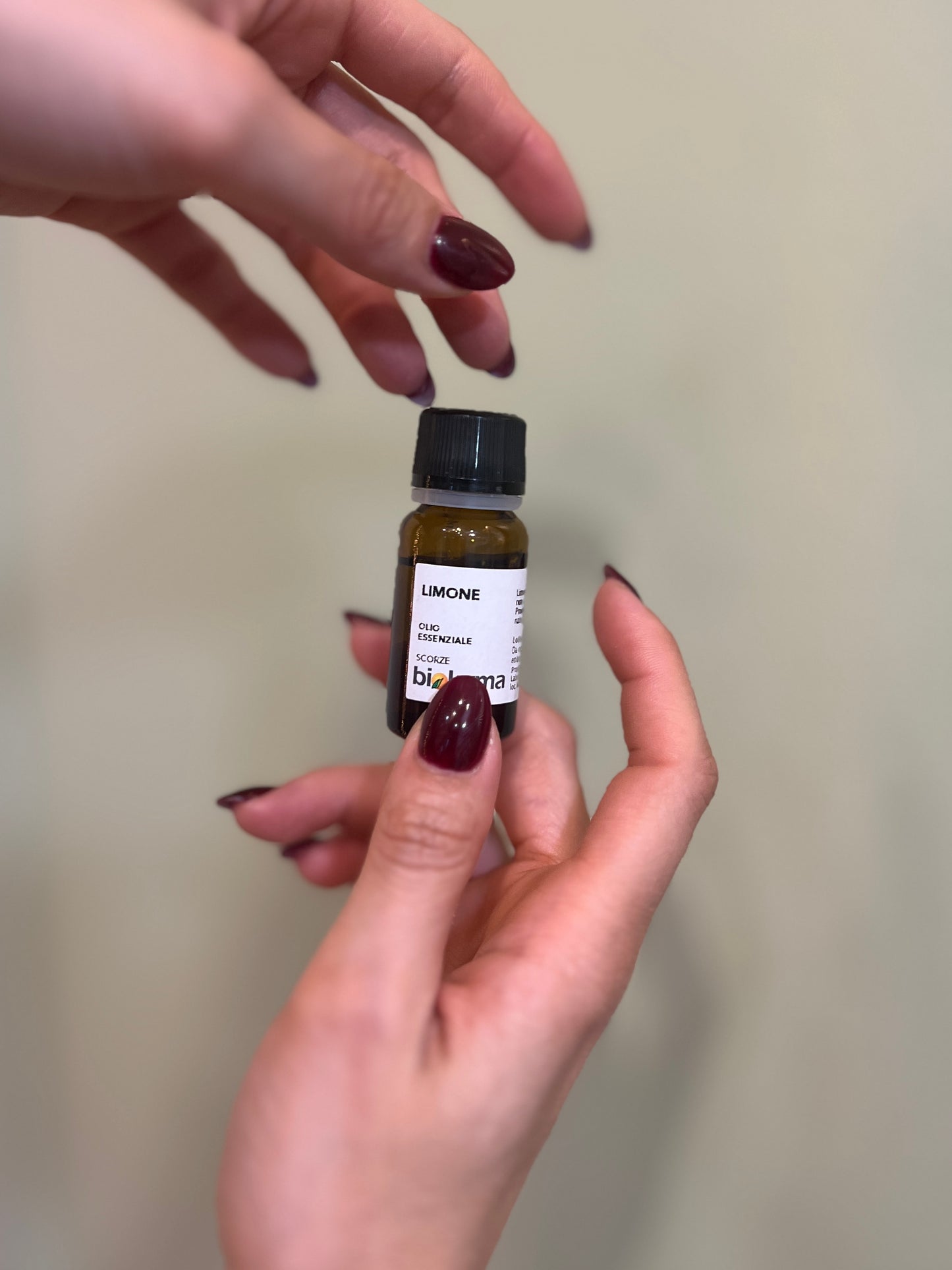 OLIO ESSENZIALE PURO LIMONE SCORZE