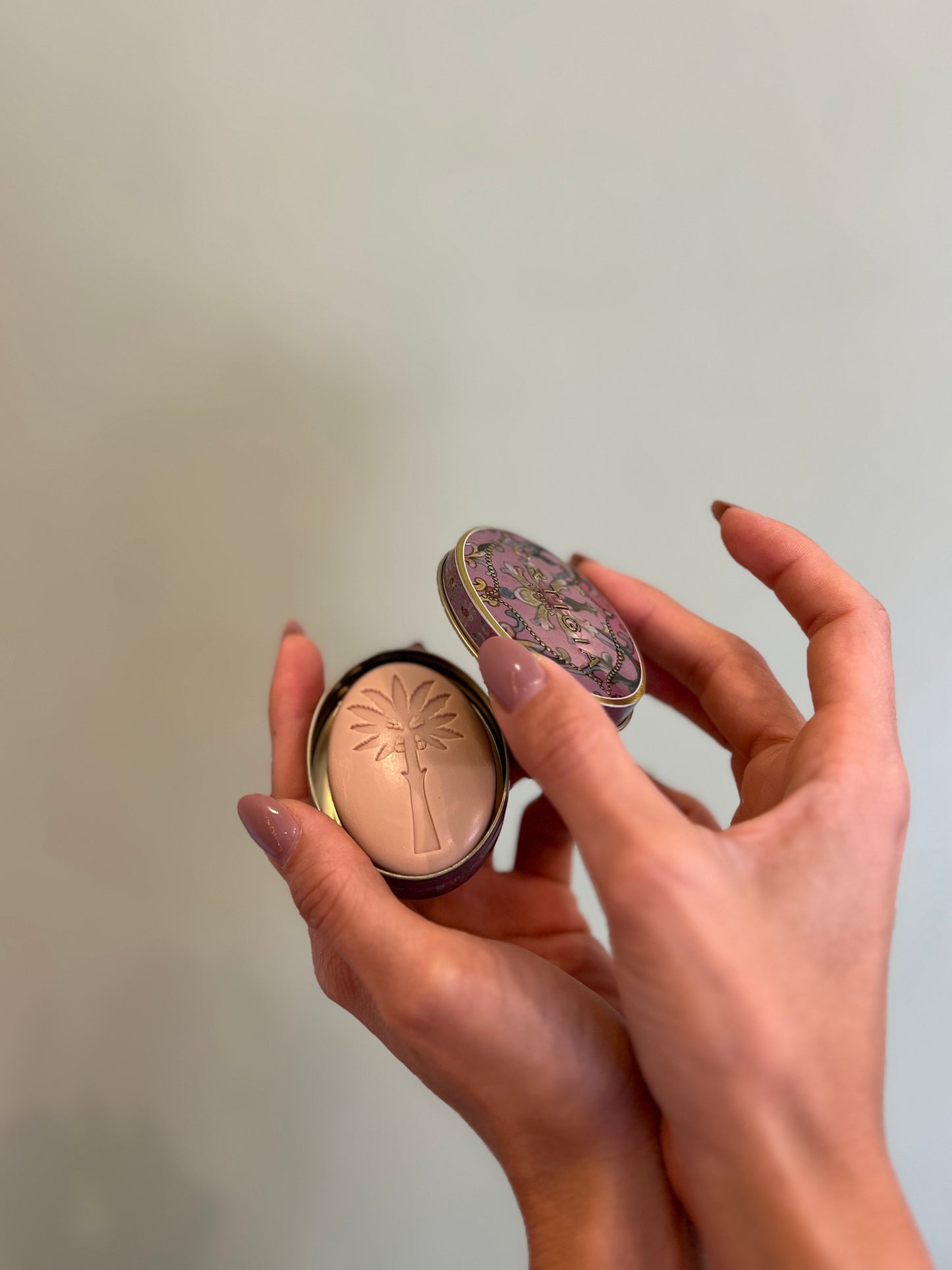 SAPONE ARAGONA CON SCATOLINA DI LATTA 25 gr