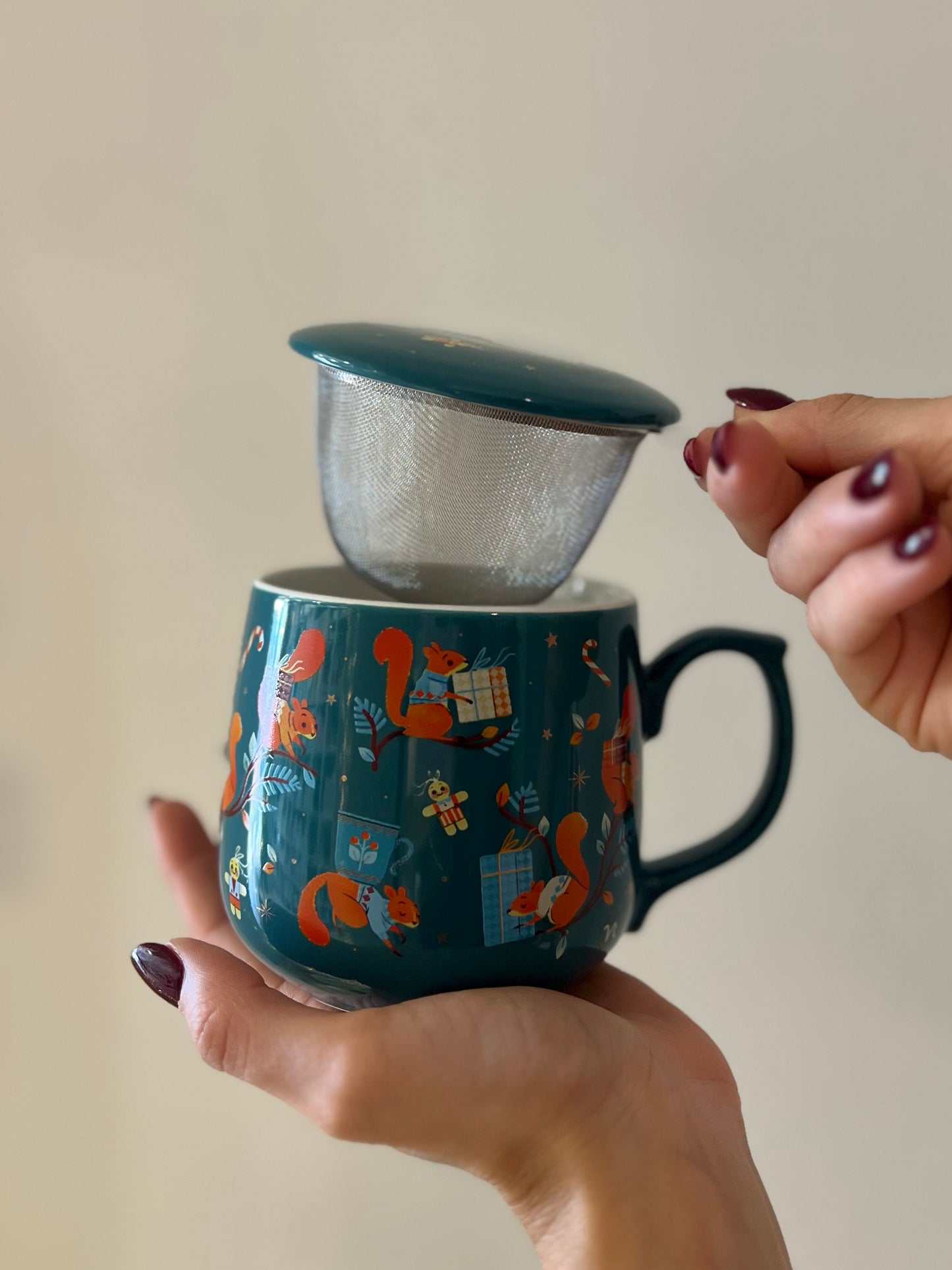 INFUSIERA IN CERAMICA "SCOIATTOLINI DI NATALE"