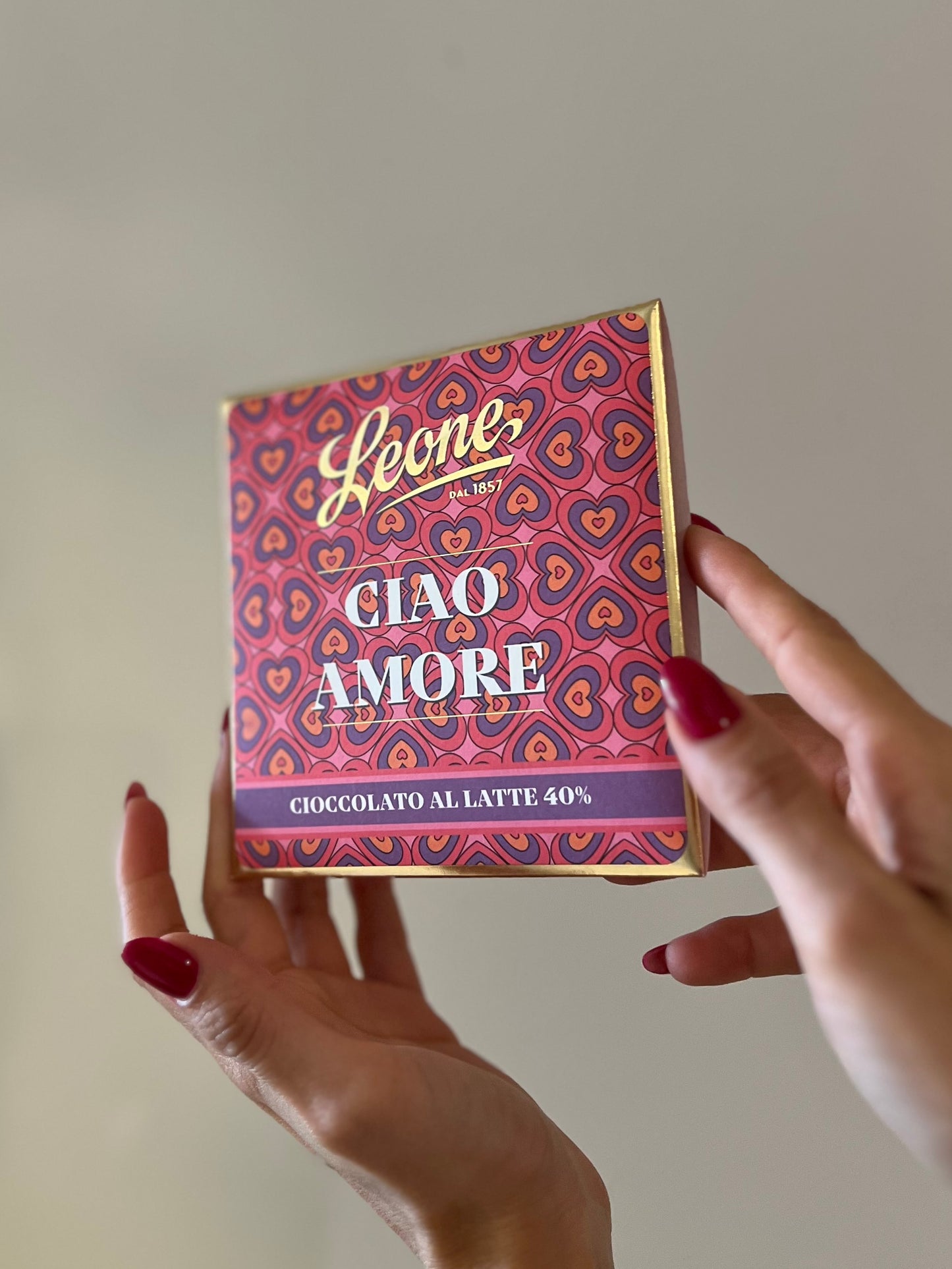 BIGLIETTO REGALO FIRMATO LEONE, "CIAO AMORE" CON CIOCCOLATO AL LATTE E 40% CACAO