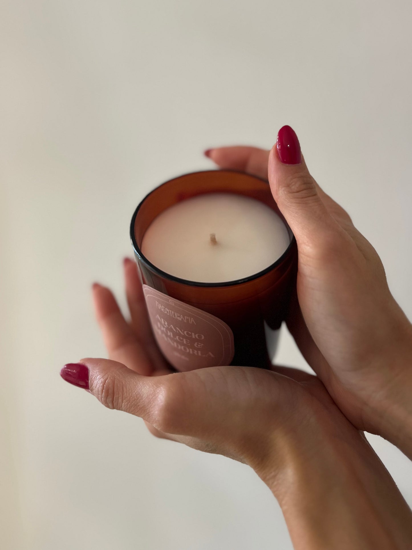 CANDELA IN CERA VEGETALE ARANCIO DOLCE E MANDORLA 180gr