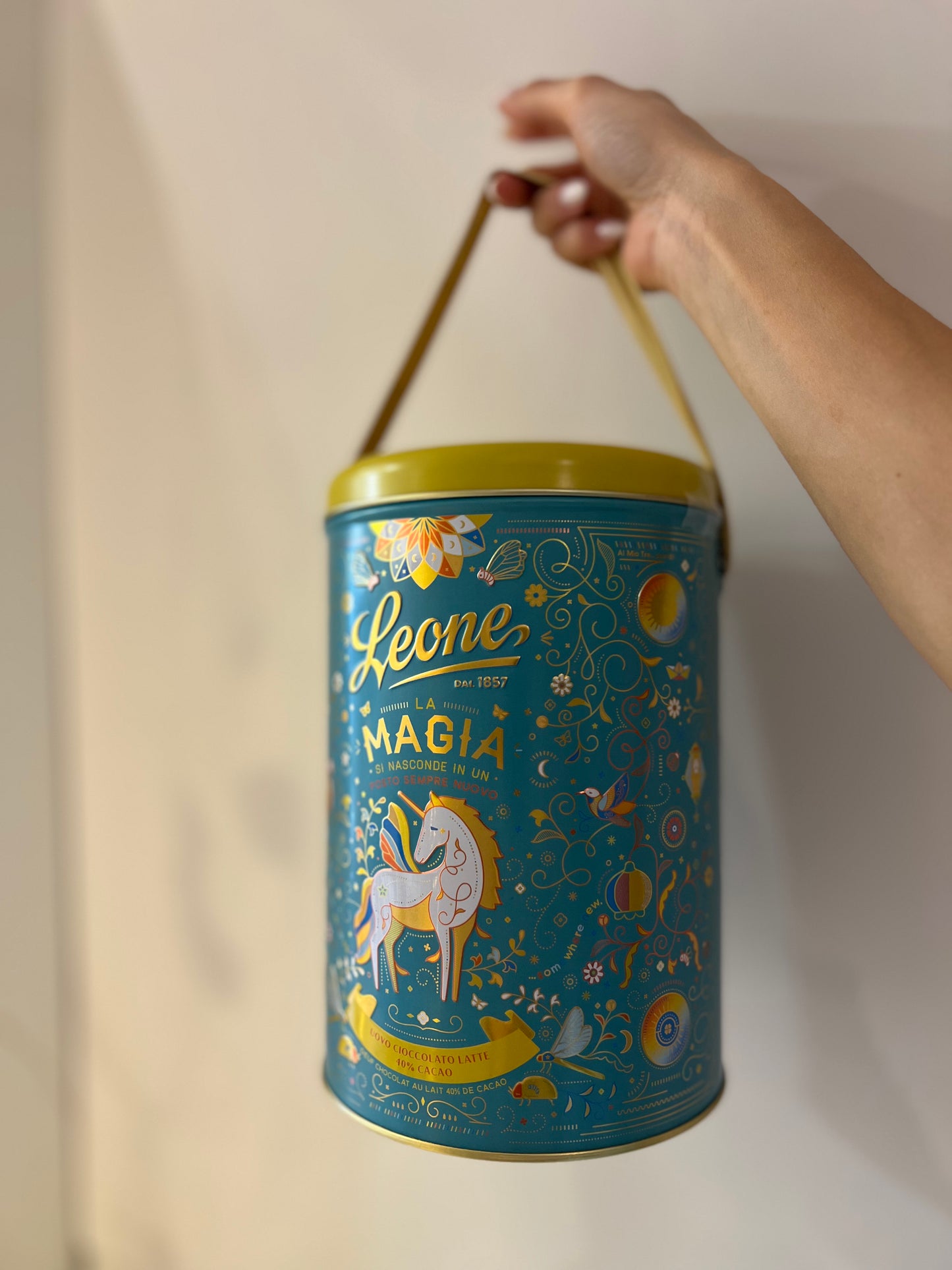 LEONE UOVO CIOCCOLATO AL LATTE 40% vegetariano 300gr con sorpresa