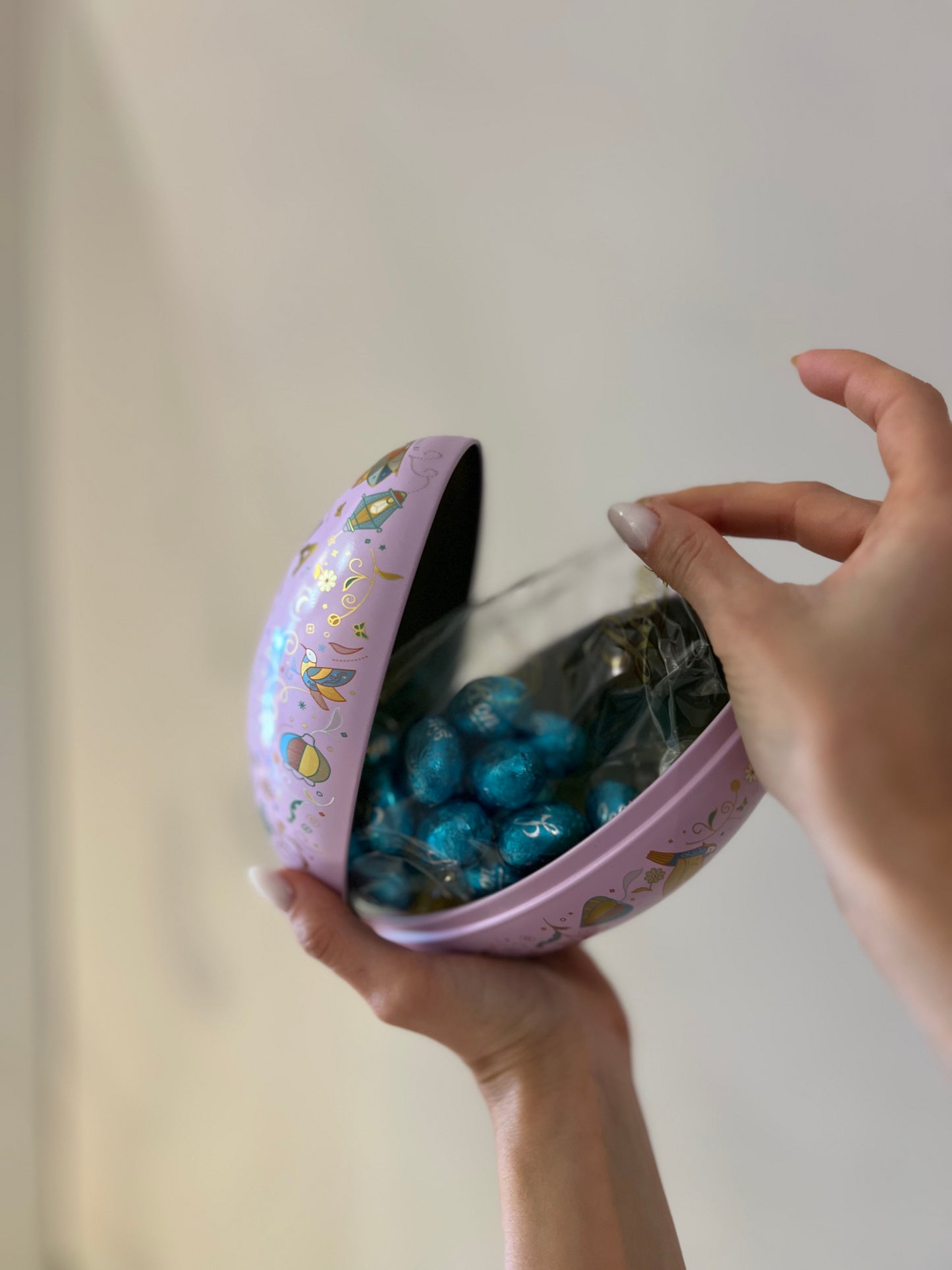 LEONE UOVO DI LATTA CON OVETTI DI CIOCCOLATO AL LATTE 150gr