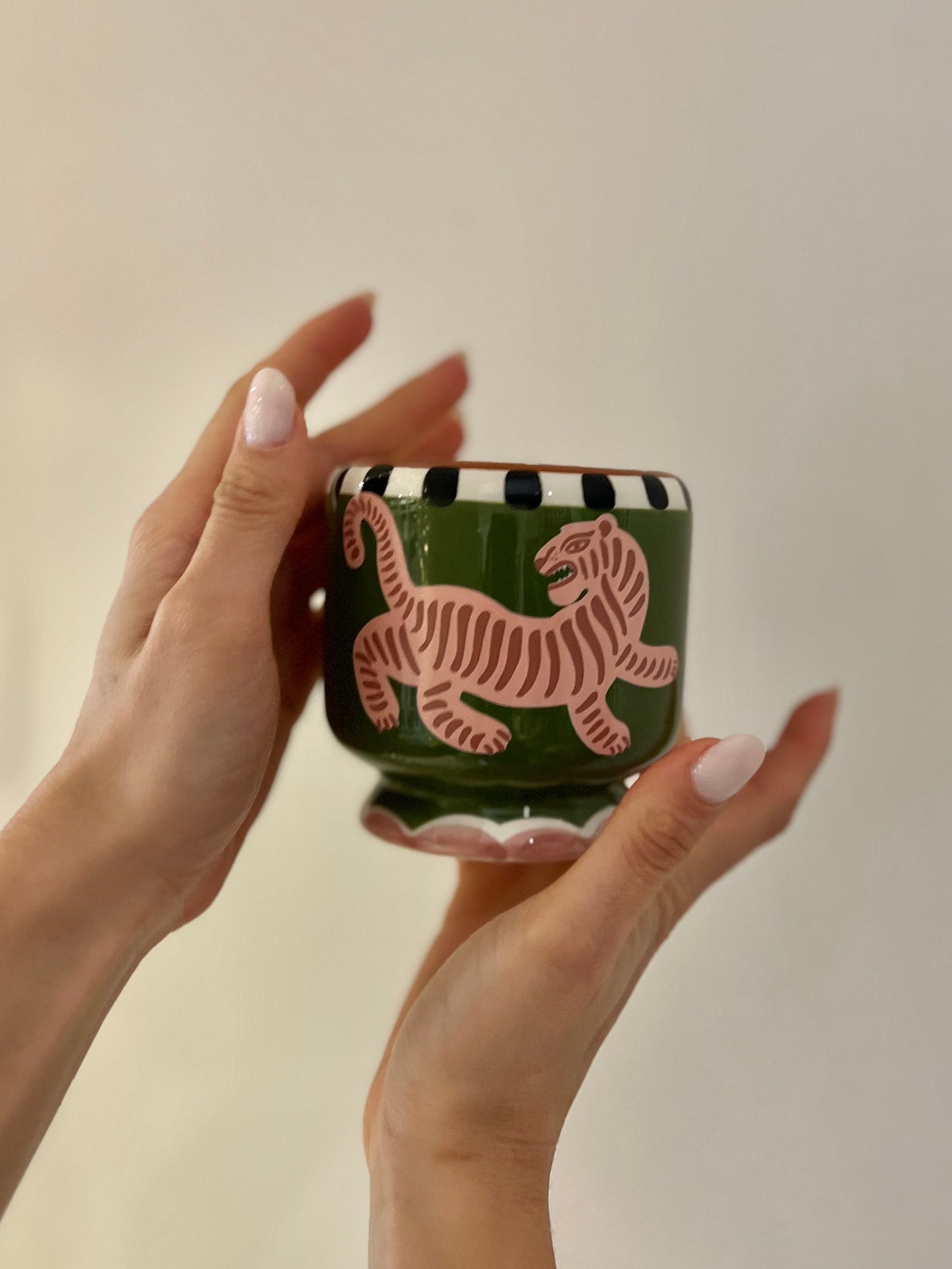 TIGER CERAMIC CANDLE-Cedro nero & Fico 225g