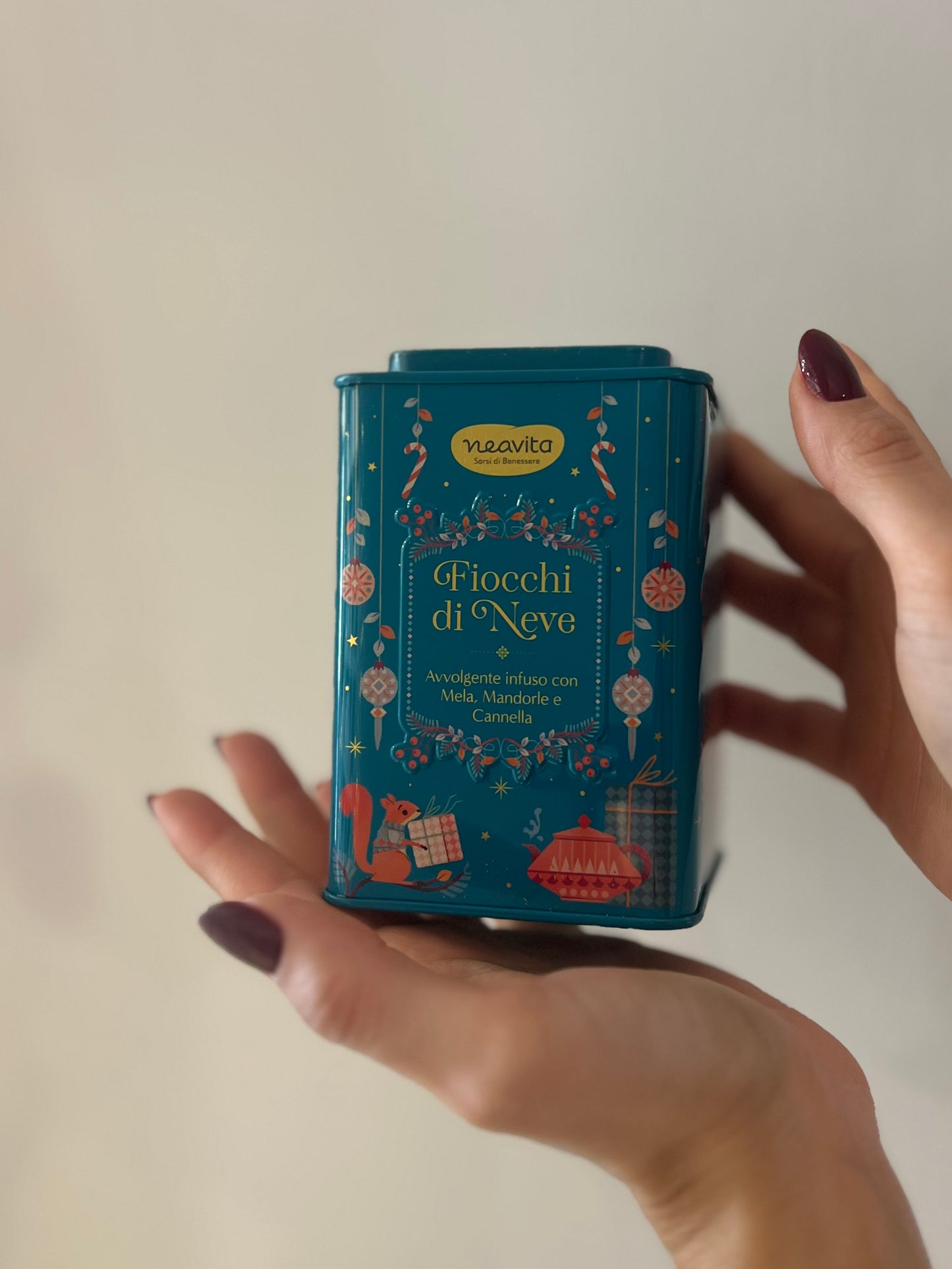 BARATTOLO IN LATTA CON INFUSO "FIOCCHI DI NEVE" CHRISTMAS LIMITED EDITION