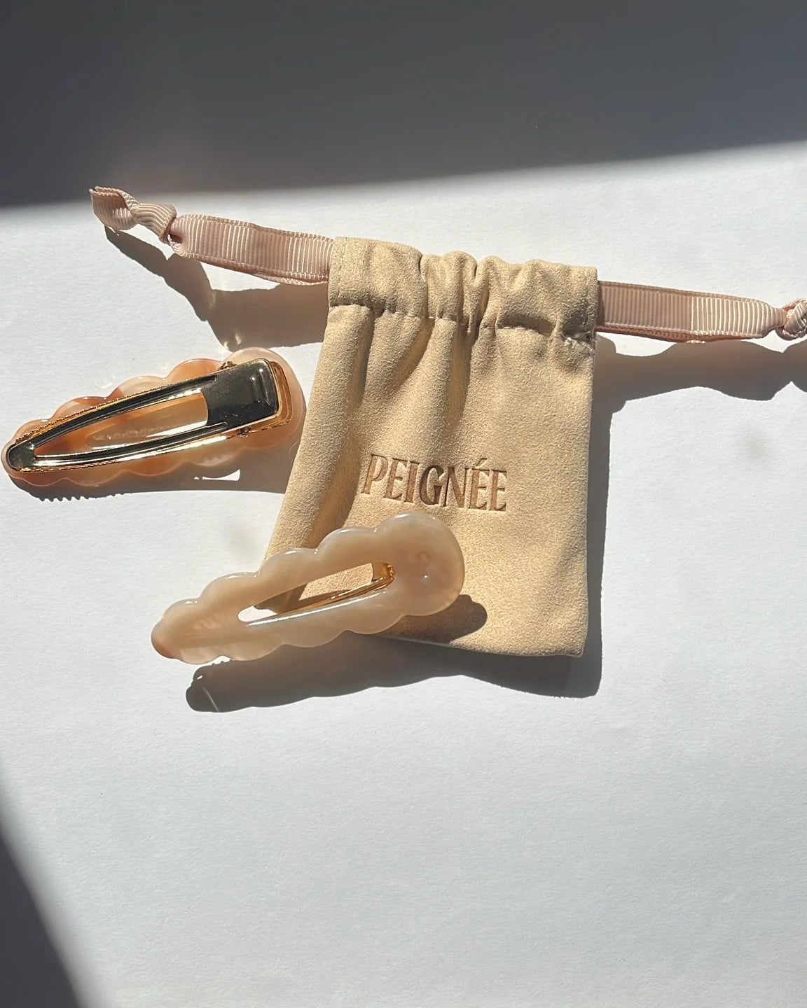 FERMAGLIO A PINZA FIRMATO PEIGNÉE - MONTMARTRE