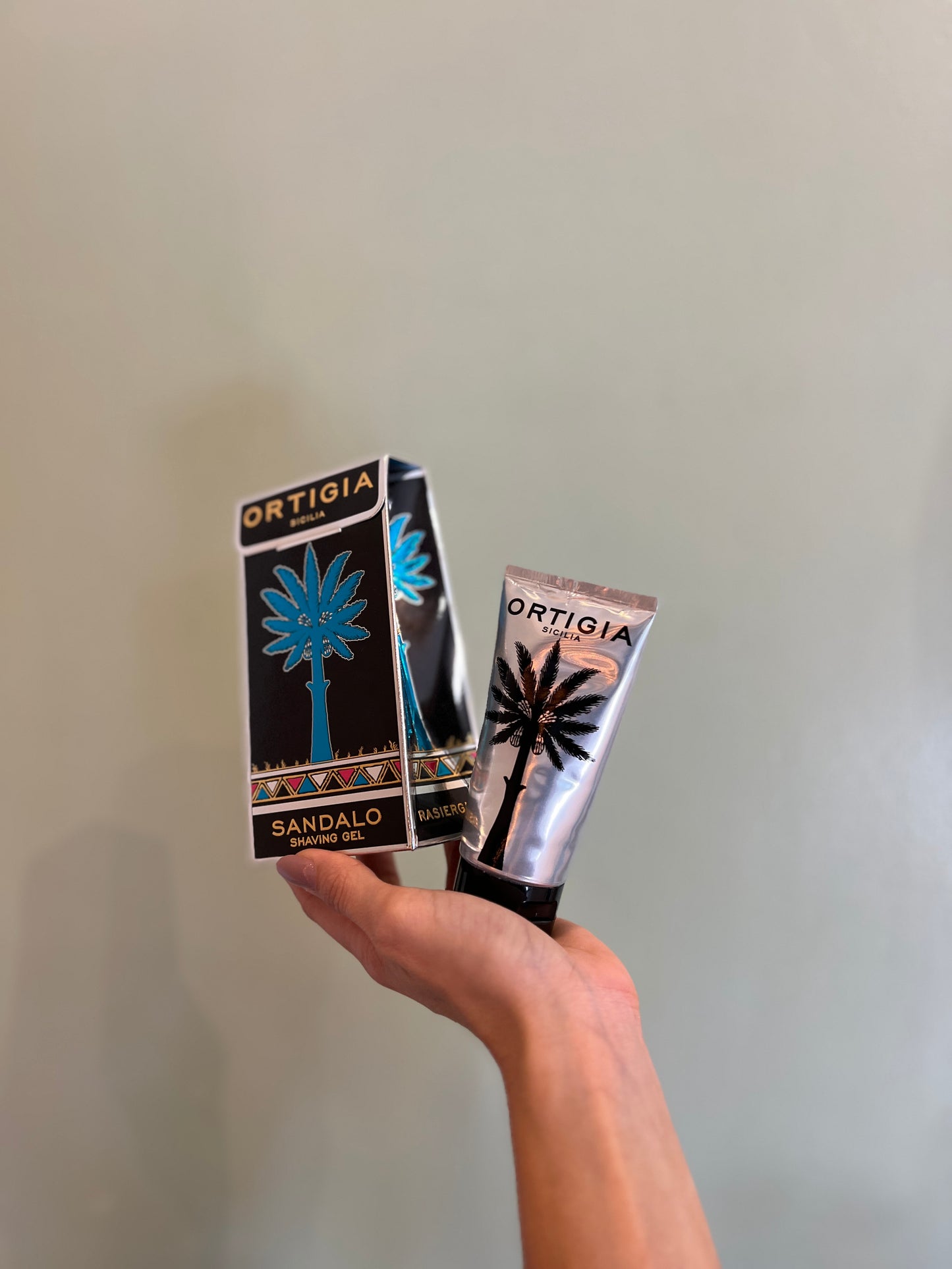 GEL DA BARBA SANDALO CON SCATOLINA