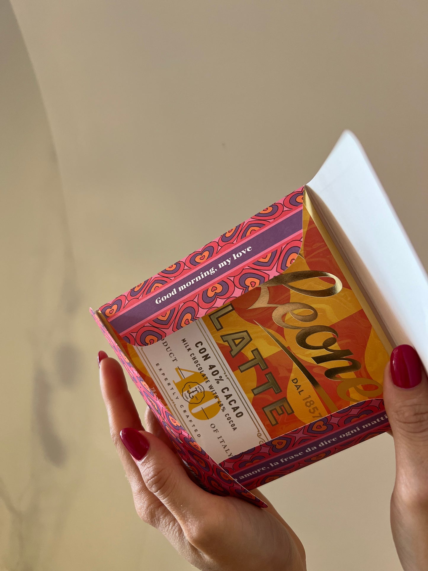 BIGLIETTO REGALO FIRMATO LEONE, "CIAO AMORE" CON CIOCCOLATO AL LATTE E 40% CACAO