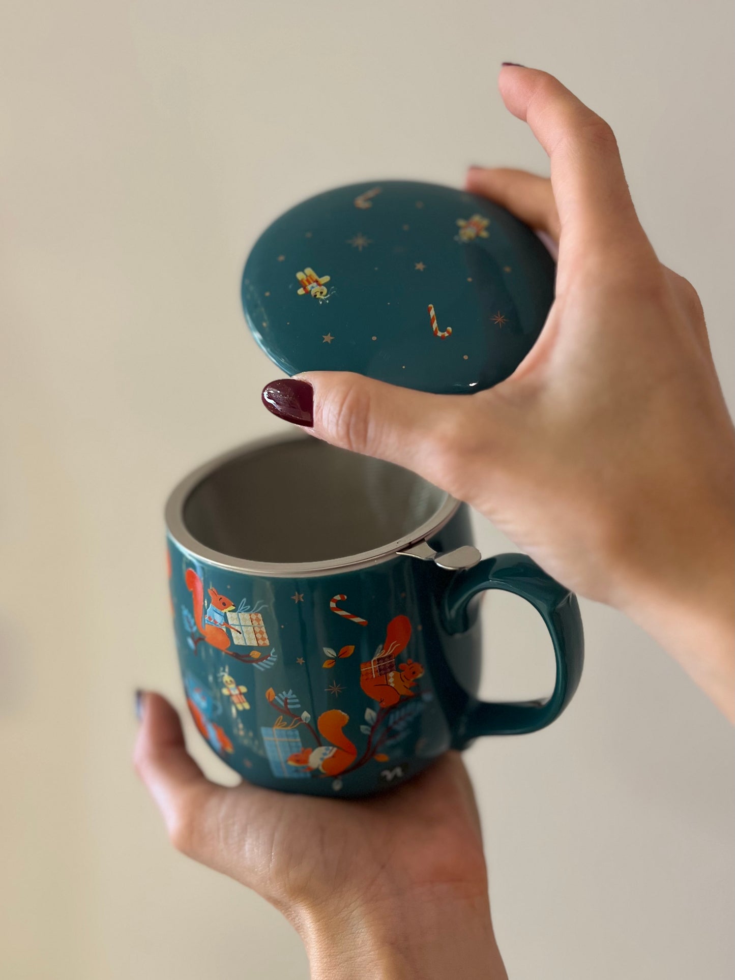 INFUSIERA IN CERAMICA "SCOIATTOLINI DI NATALE"