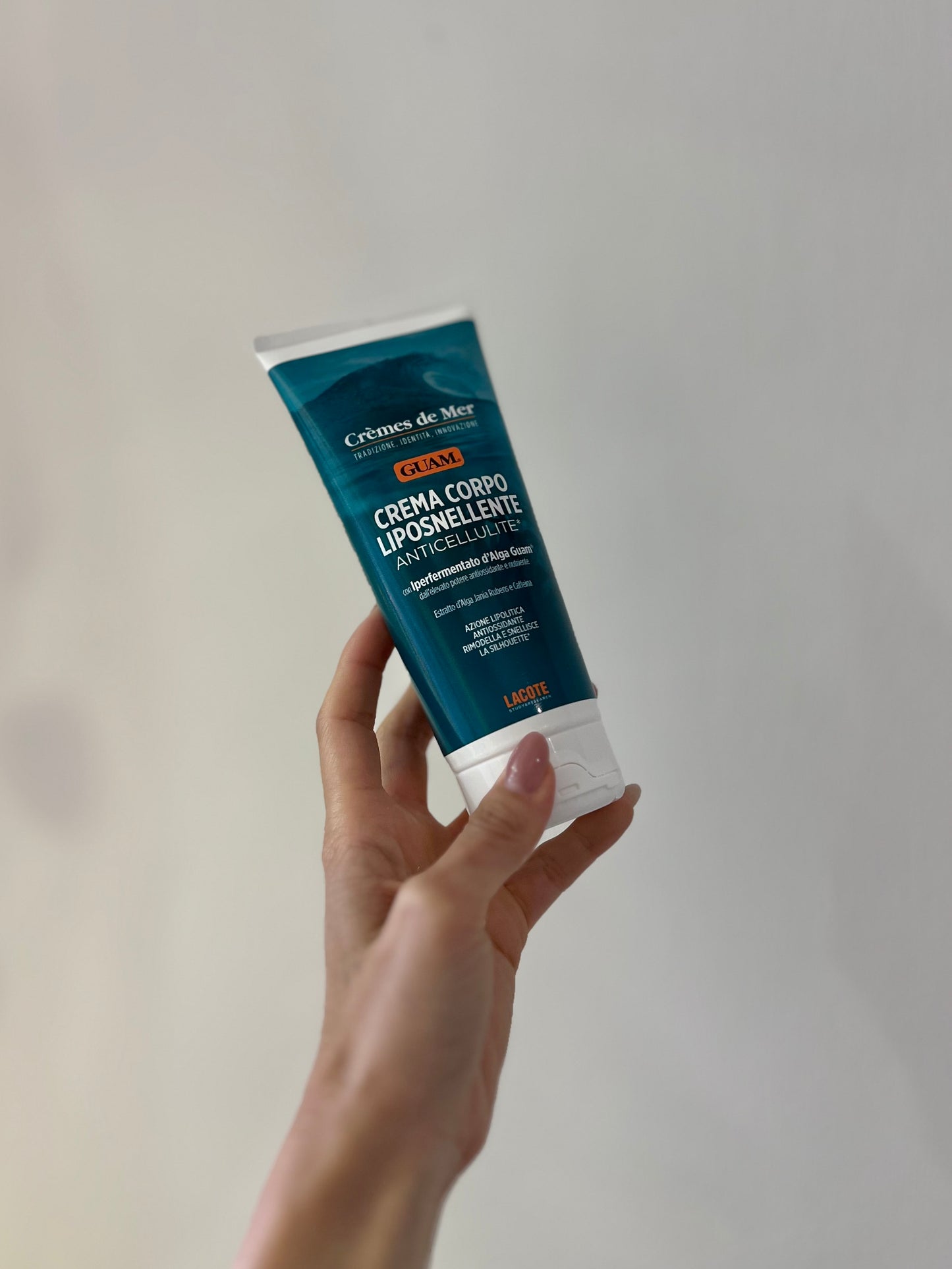 CREMA CORPO LIPOSNELLENTE ANTICELLULITE