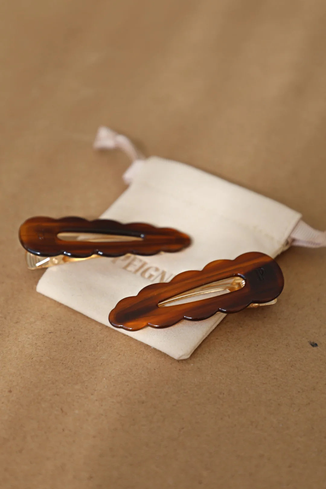 FERMAGLIO A PINZA FIRMATO PEIGNÉE - EBANO