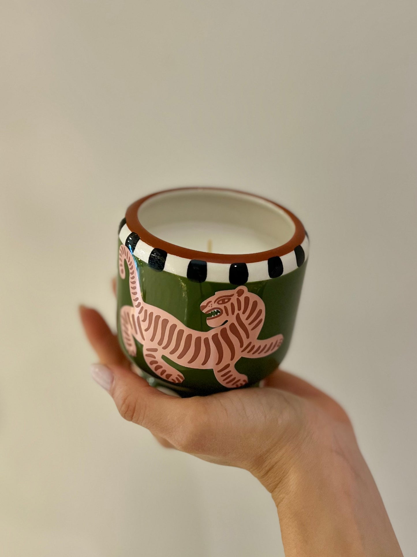 TIGER CERAMIC CANDLE-Cedro nero & Fico 225g