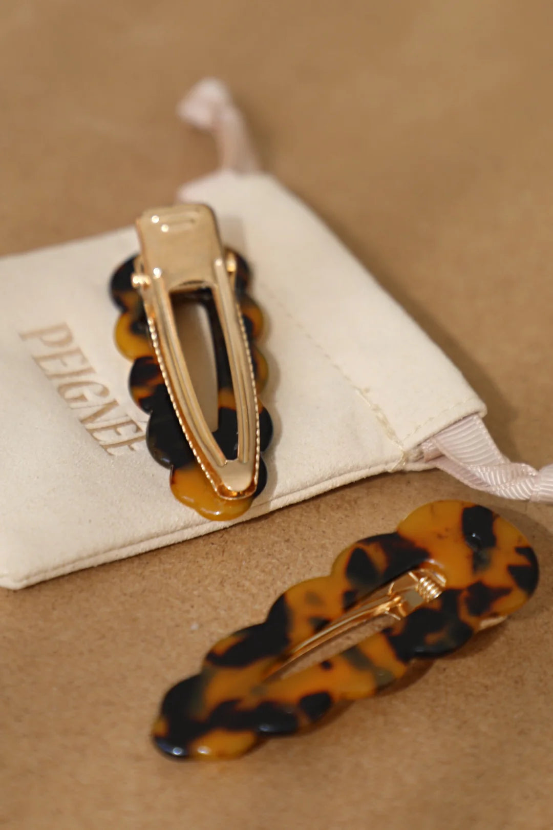 FERMAGLIO A PINZA FIRMATO PEIGNÉE- PANTHÈRE