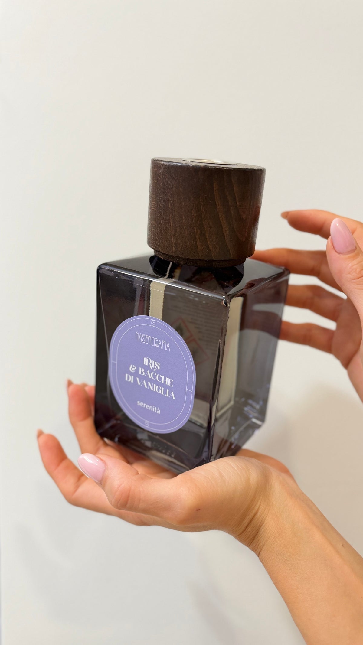 DIFFUSORE CON BASTONCINI Iris & Bacche di Vaniglia