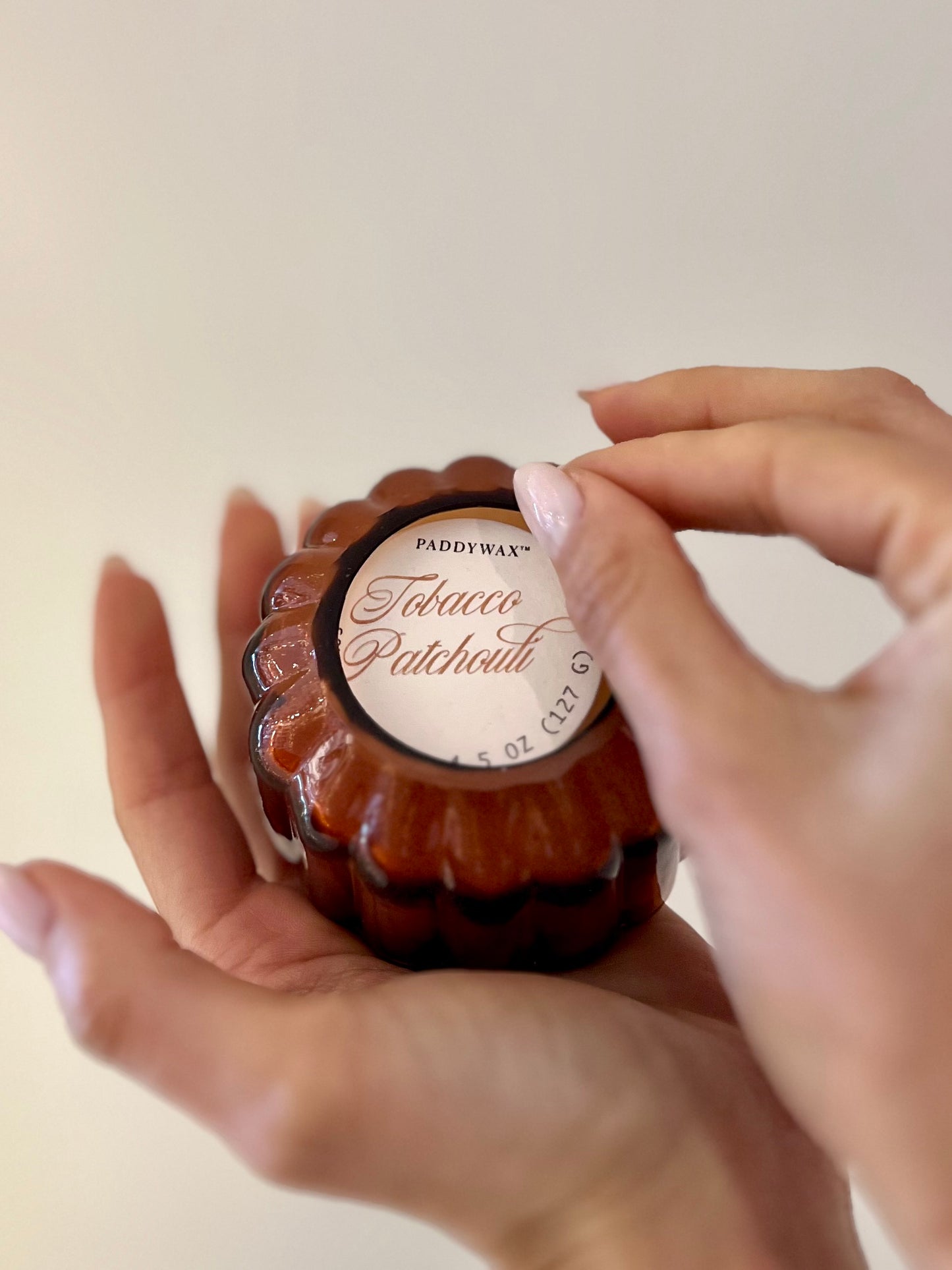 MINI RIPPLE GLASS CANDLE - TOBACCO PATCHOULI 128 gr