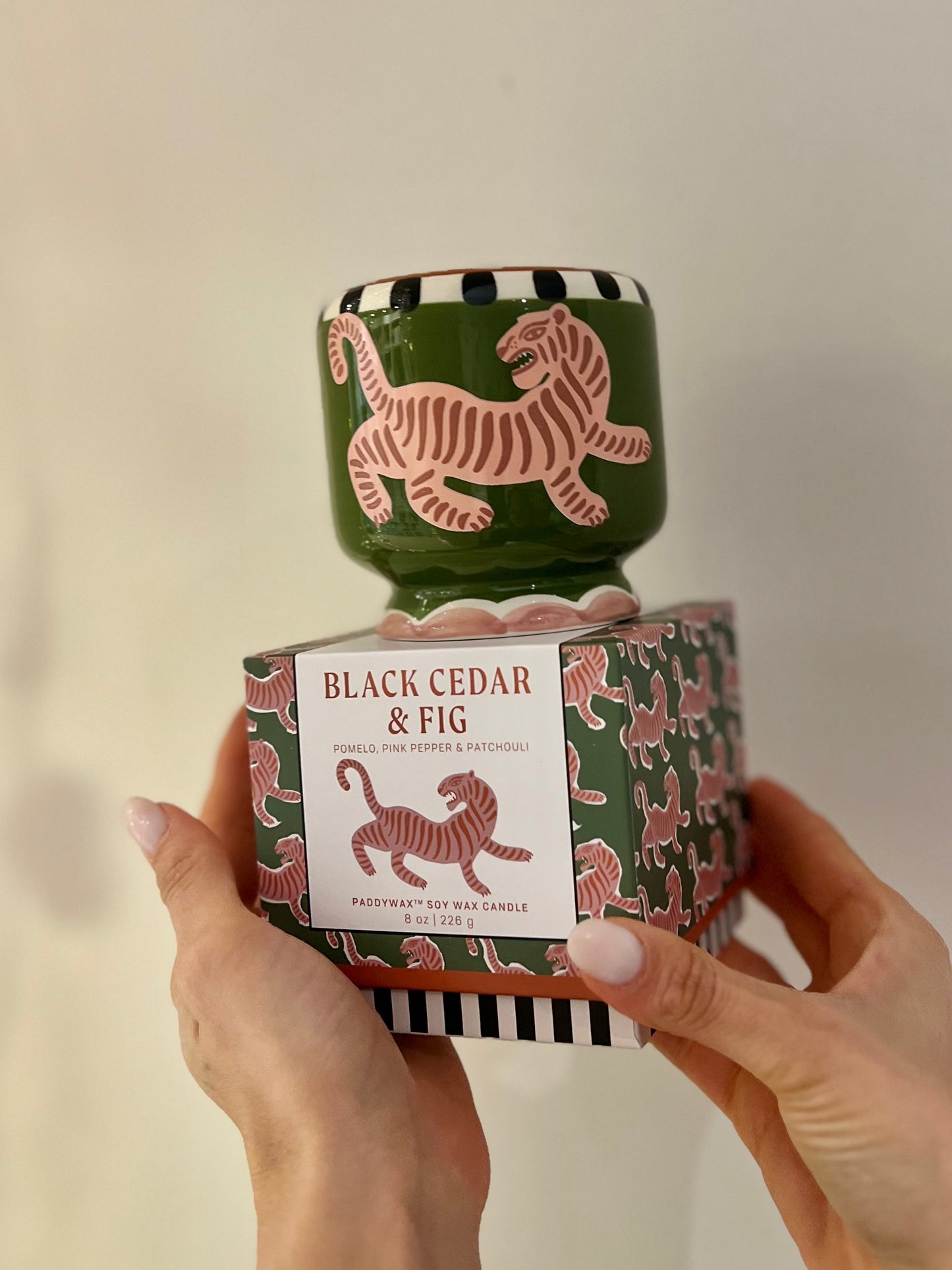 TIGER CERAMIC CANDLE-Cedro nero & Fico 225g