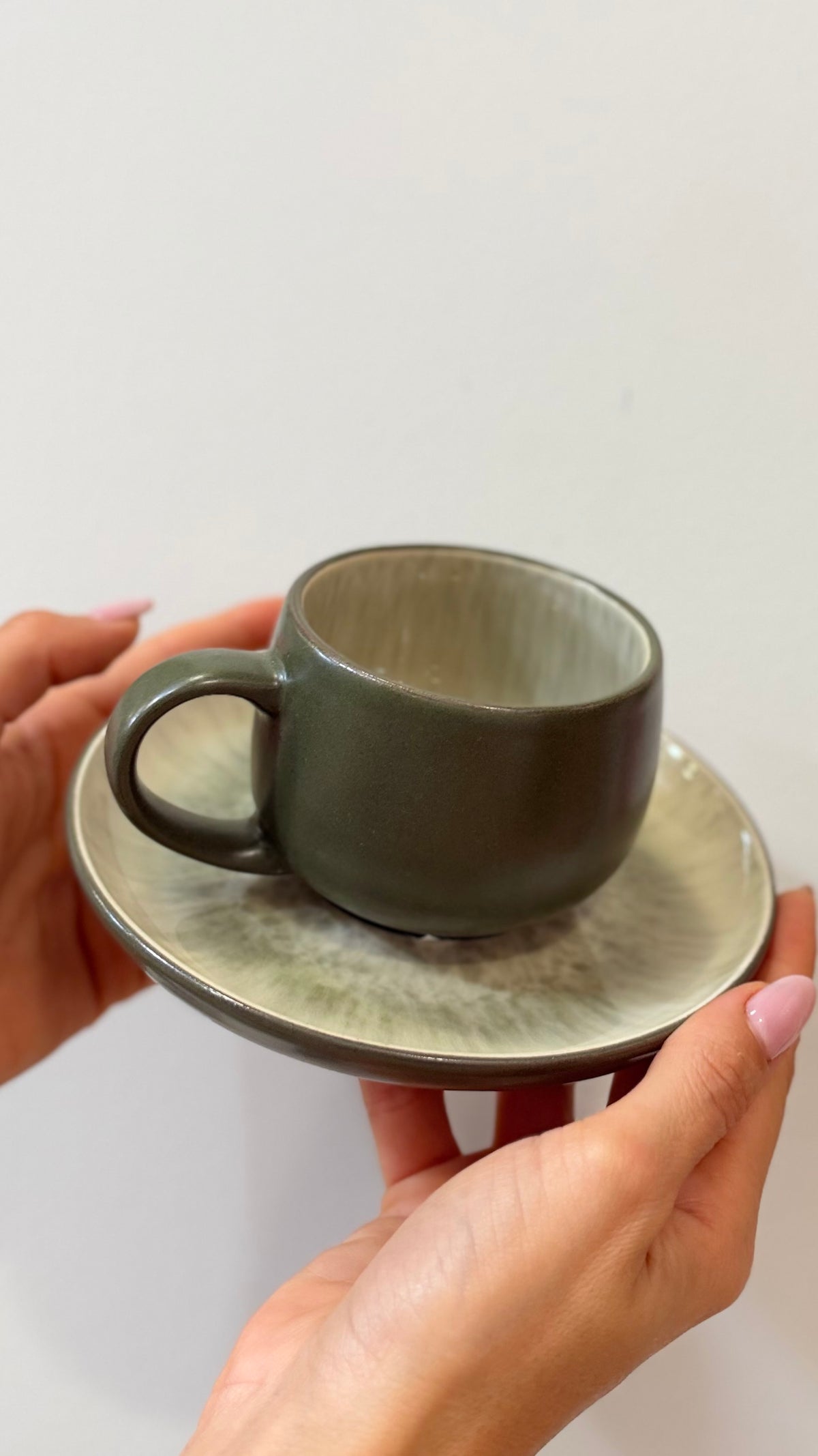 TAZZA E PIATTINO IN GRES VERDE, Oli