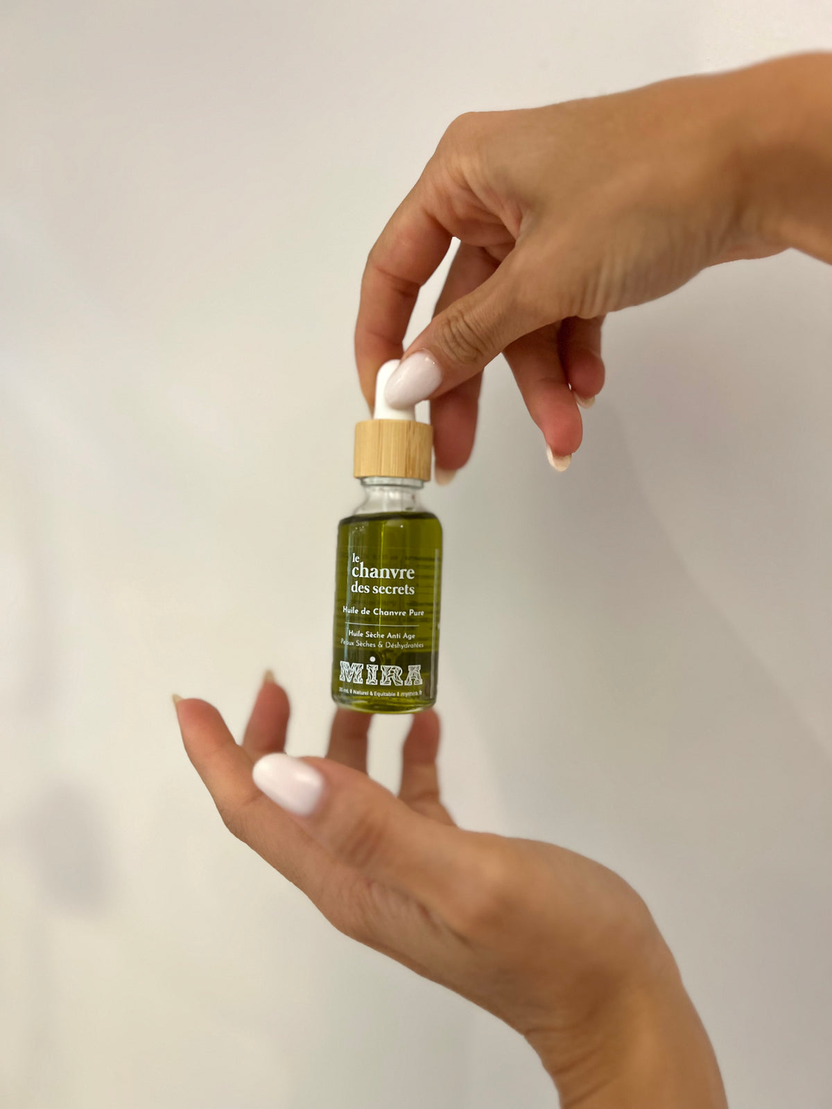OLIO VISO PURO DI CANAPA ANTIAGE "Le chanvre des secrets"