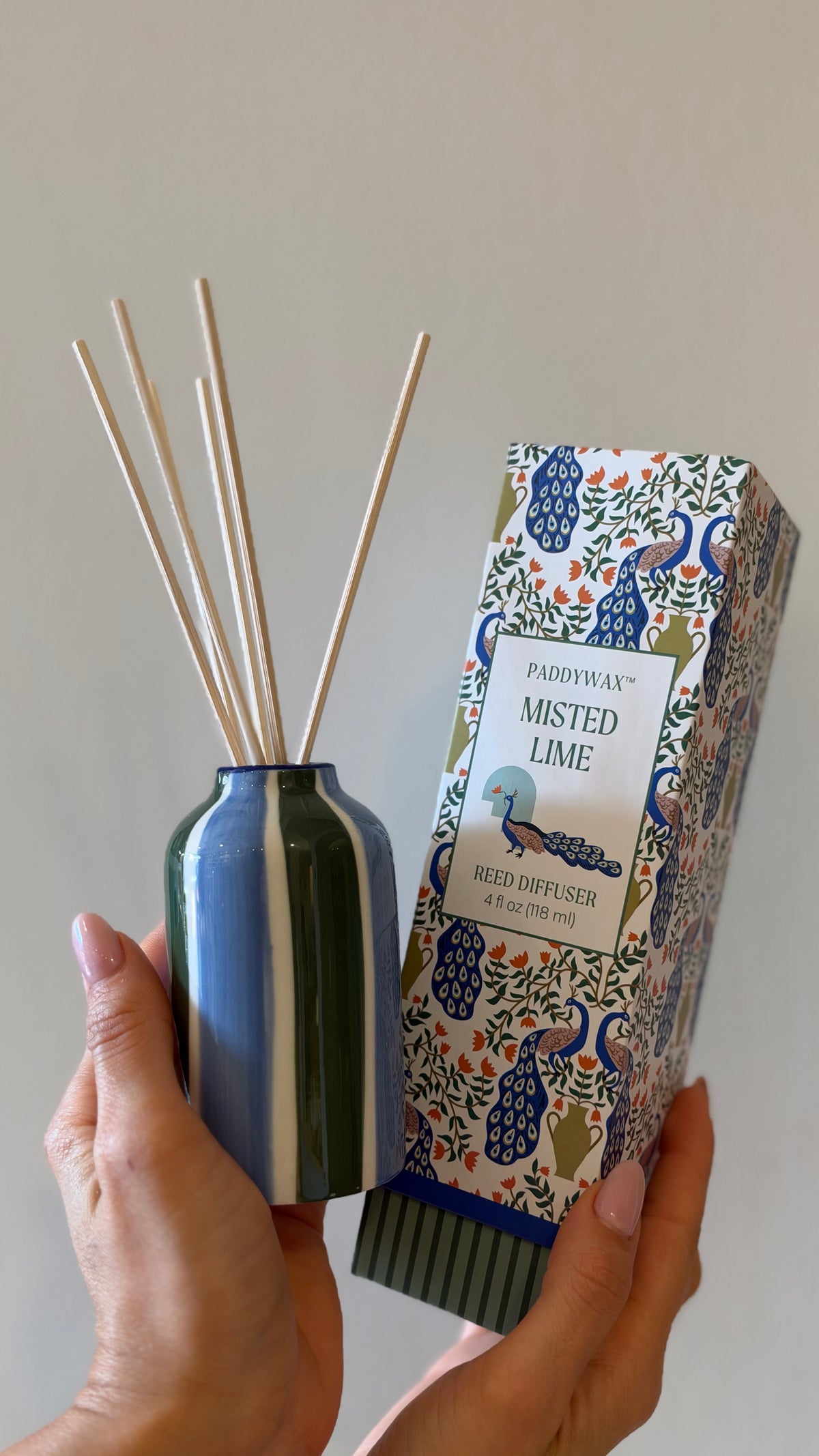 PEACOCK CERAMIC DIFFUSER, Misted lime