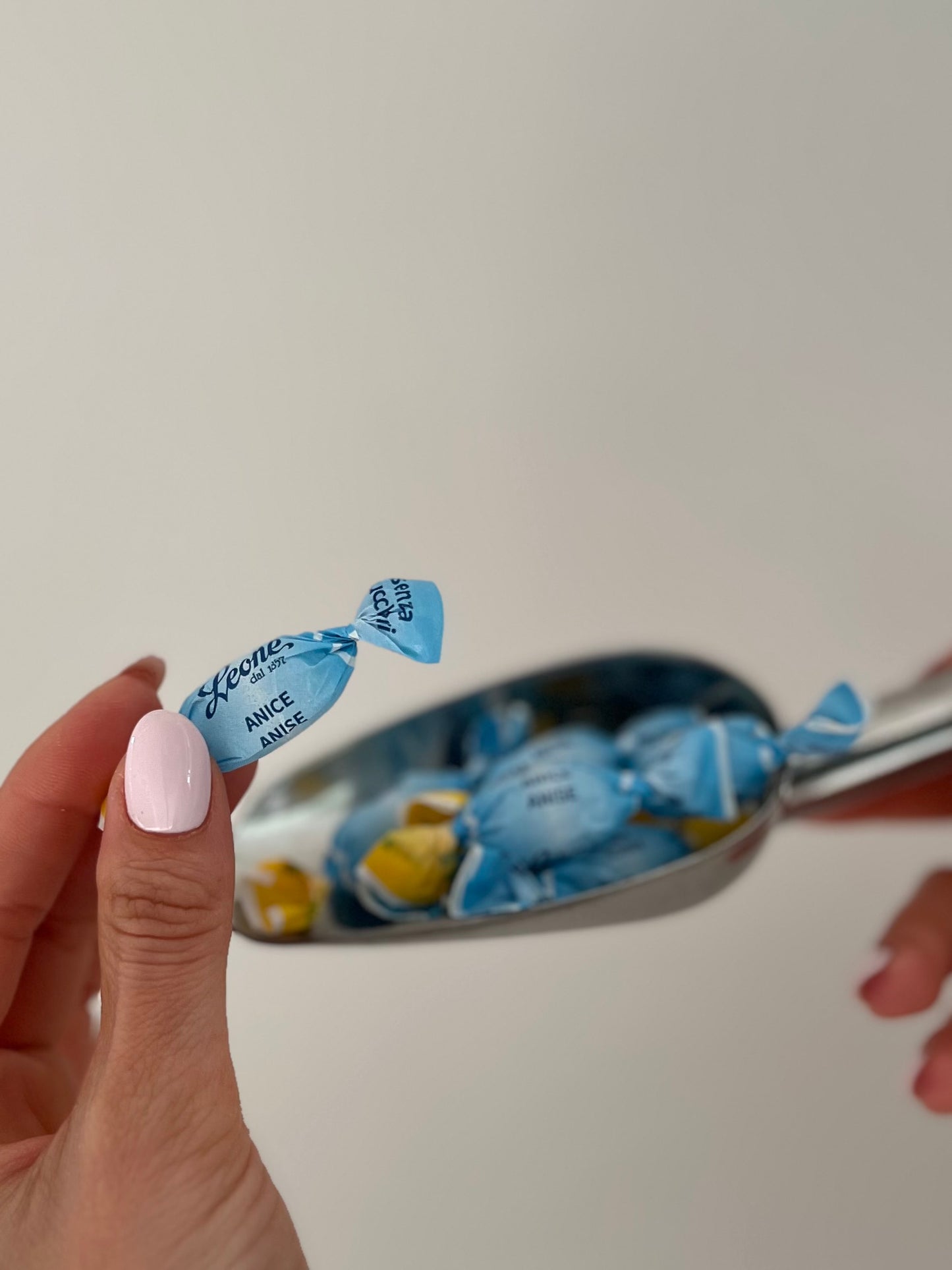 CARAMELLE ALL'ANICE SENZA ZUCCHERI, LEONE