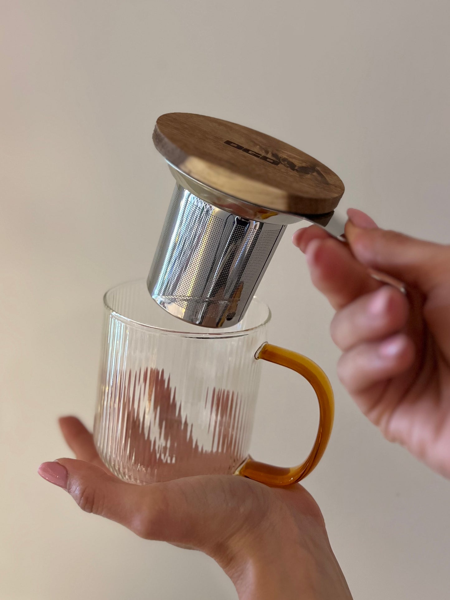 INFUSIERA "KARL" VETRO RAFFINATO TRASPARENTE E MANCICO AMBRA 300ML