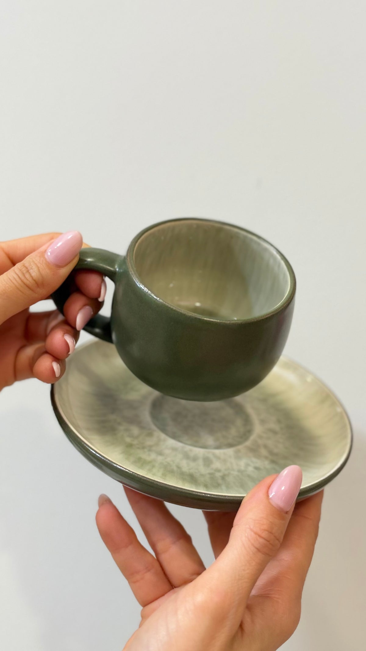 TAZZA E PIATTINO IN GRES VERDE, Oli