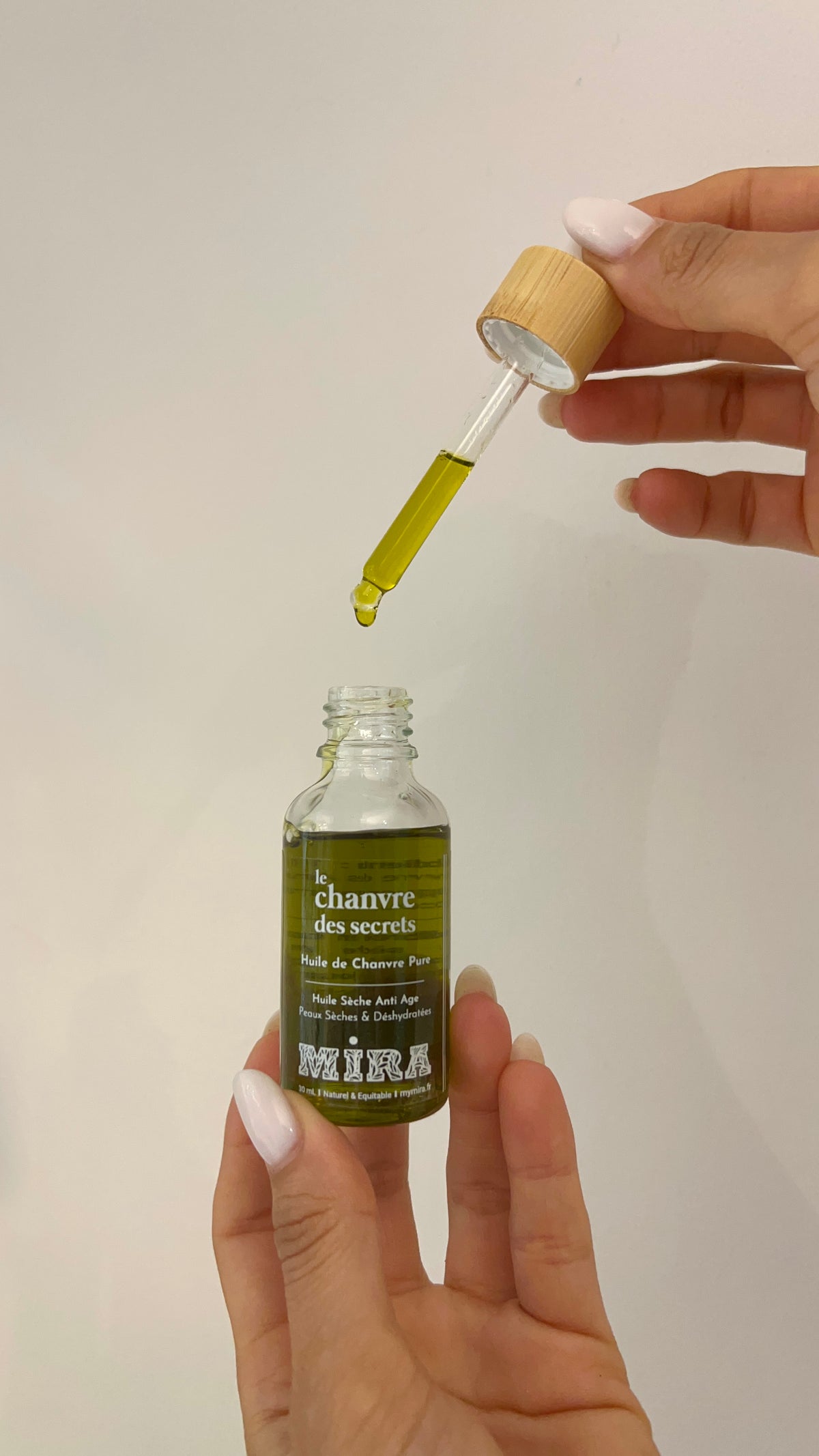 OLIO VISO PURO DI CANAPA ANTIAGE "Le chanvre des secrets"