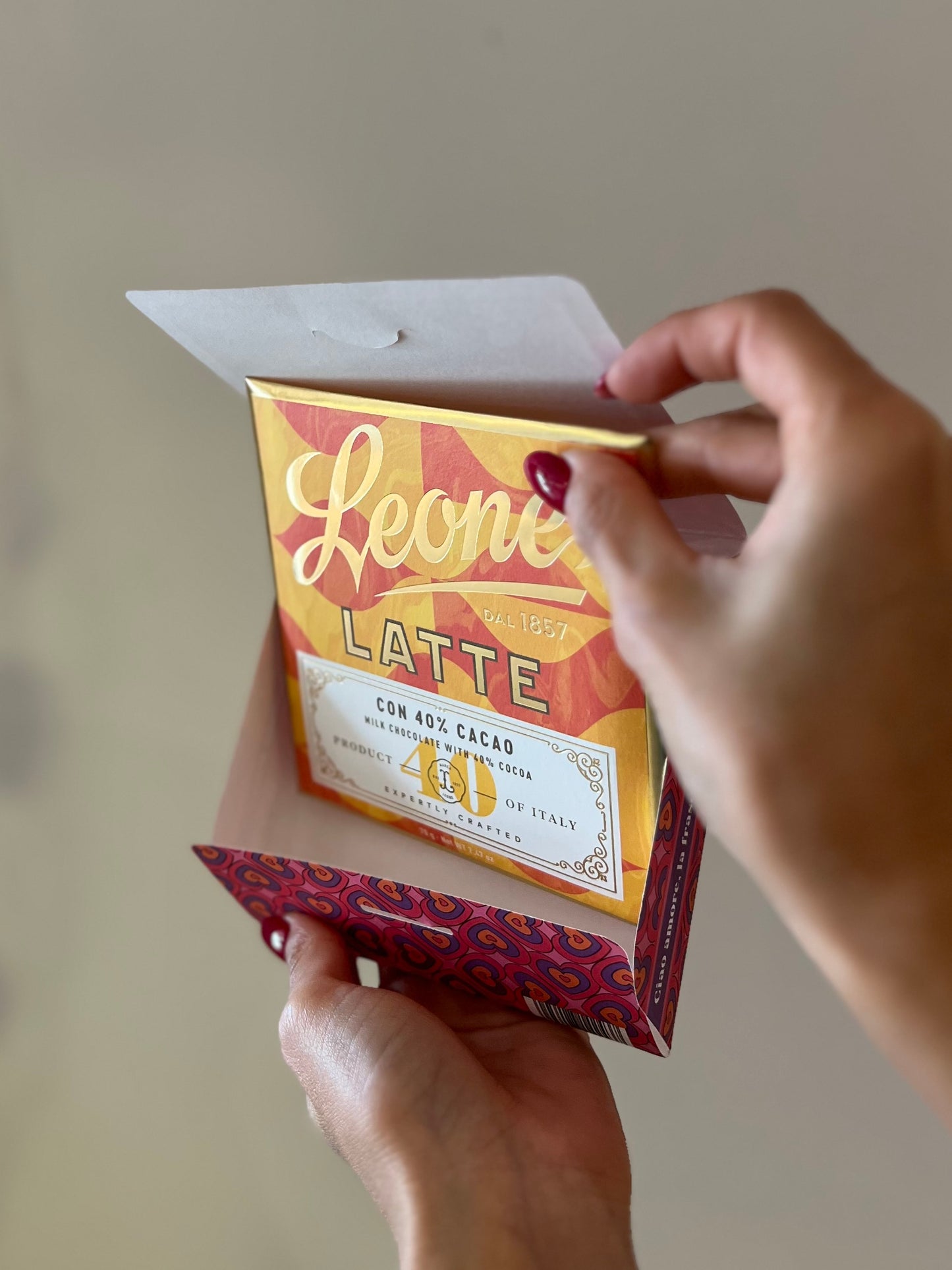 BIGLIETTO REGALO FIRMATO LEONE, "CIAO AMORE" CON CIOCCOLATO AL LATTE E 40% CACAO