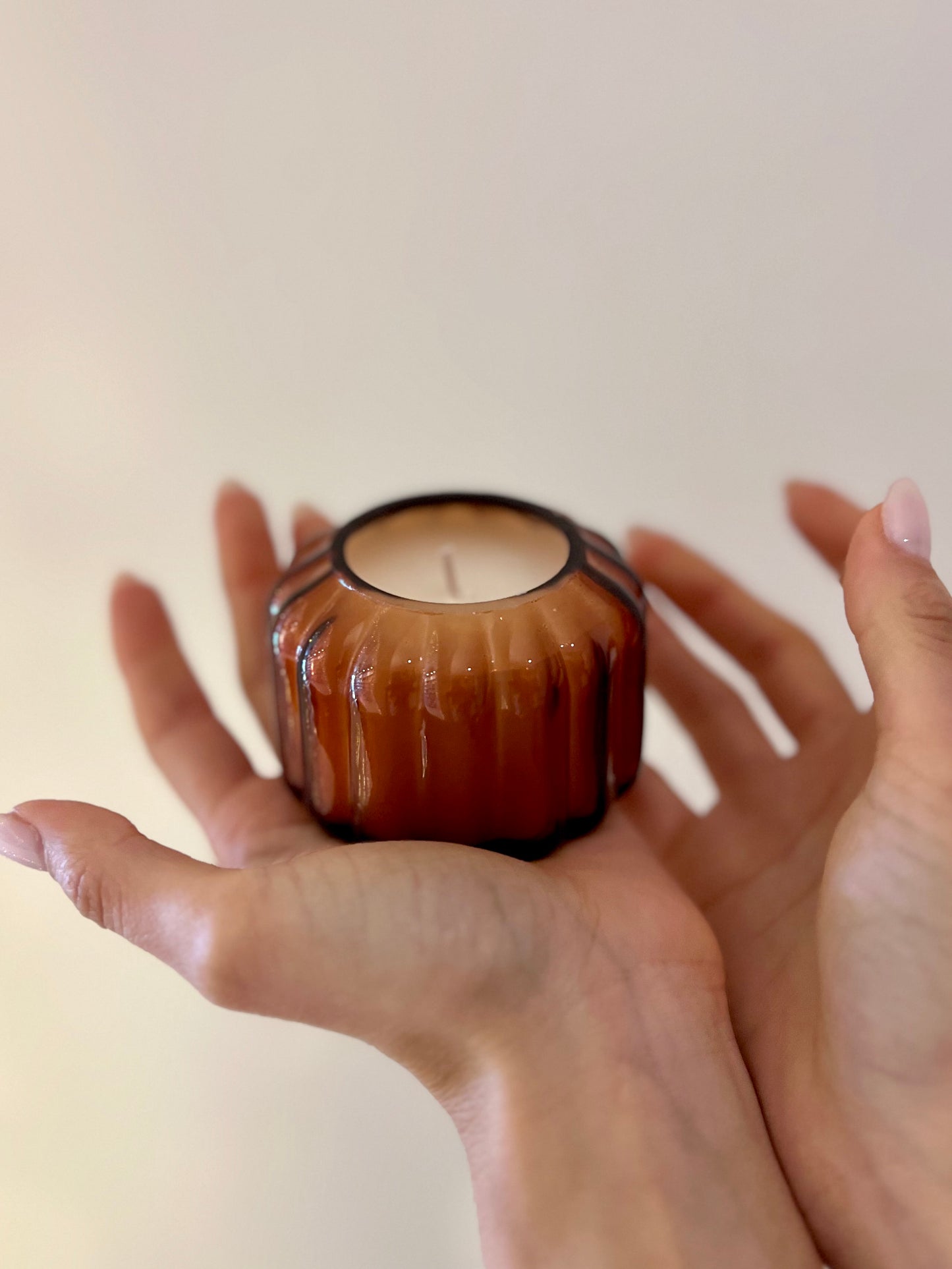 MINI RIPPLE GLASS CANDLE - TOBACCO PATCHOULI 128 gr