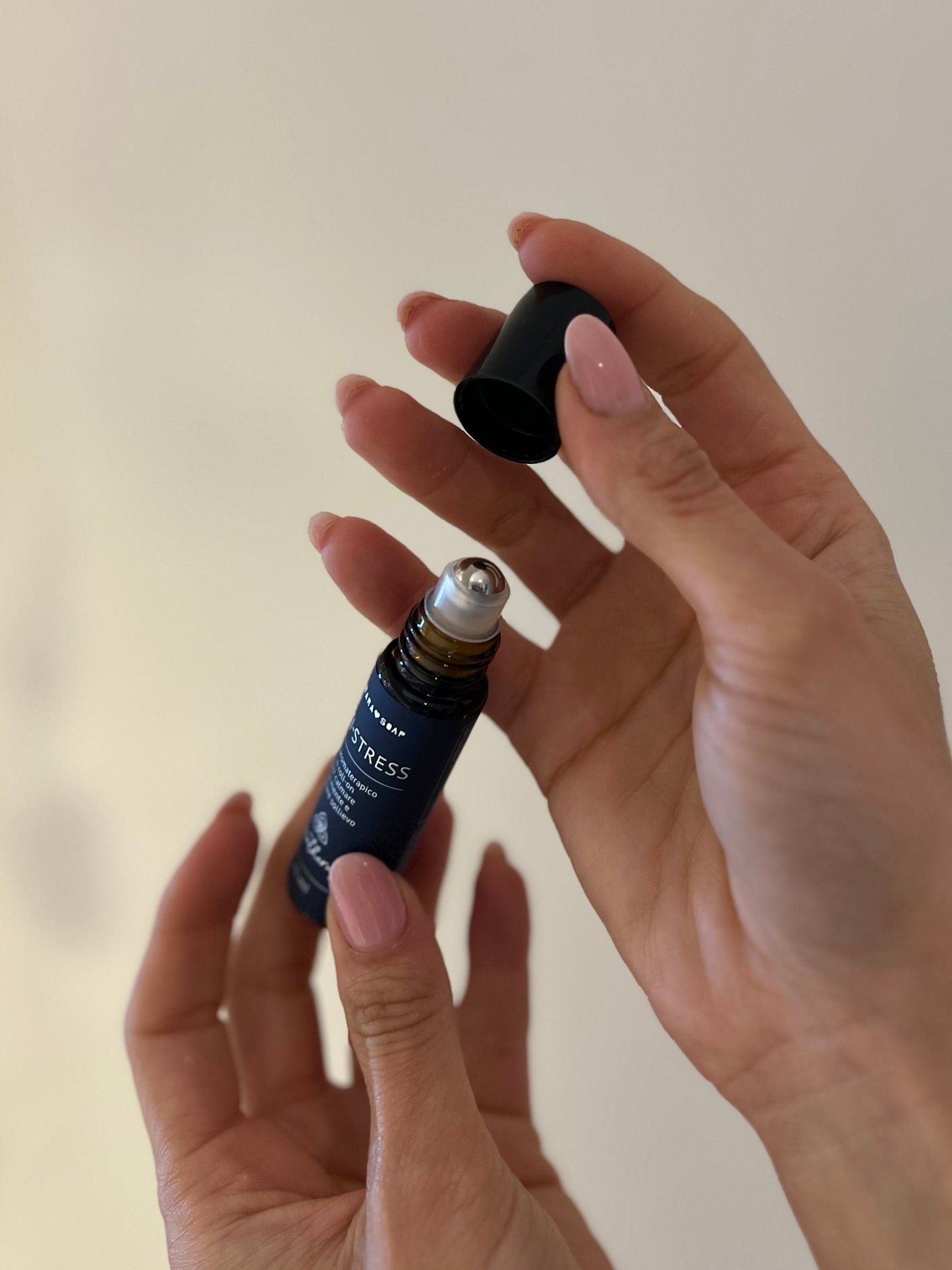 ROLL ON CON OLI ESSENZIALI ANTI STRESS