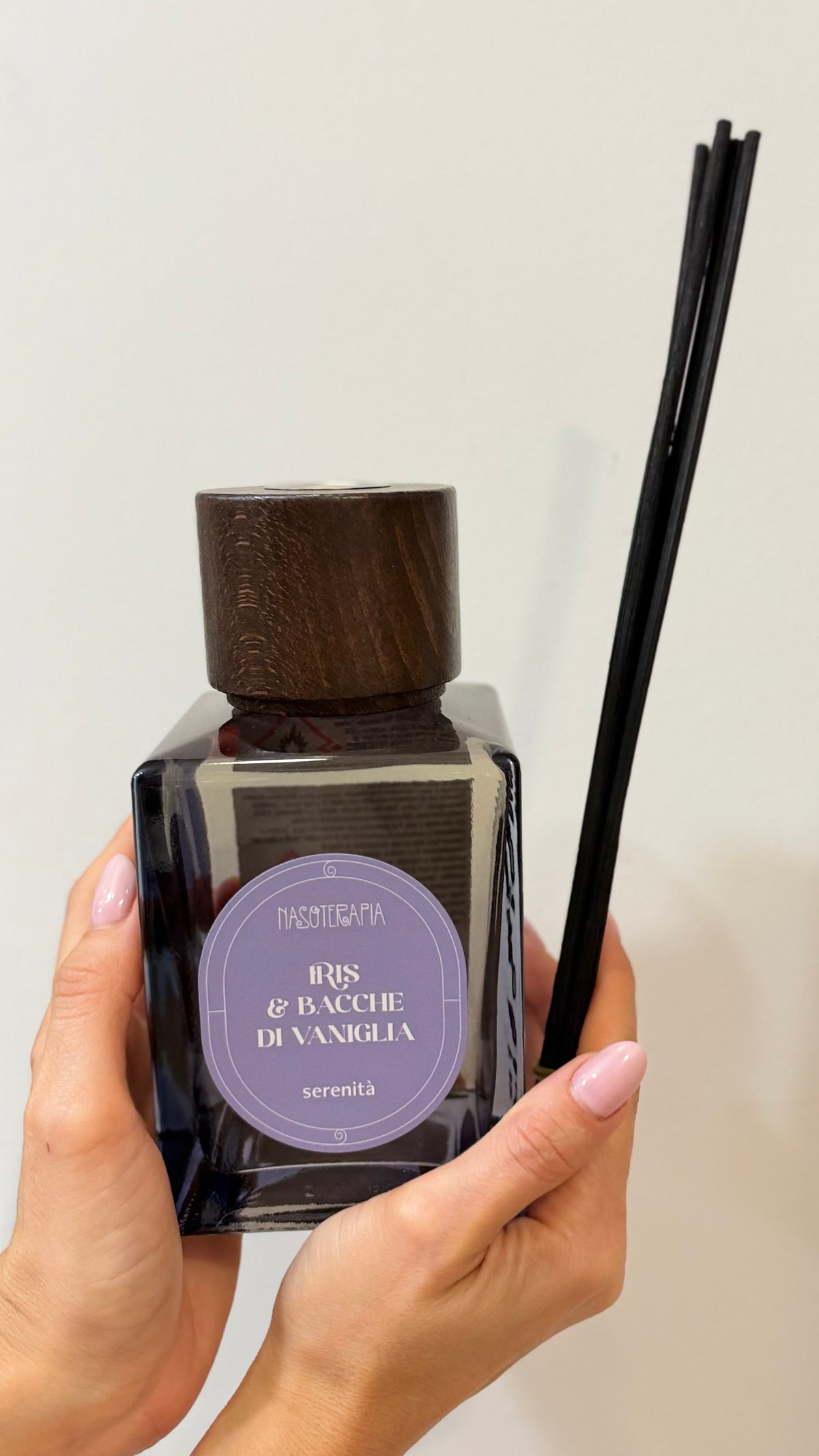 DIFFUSORE CON BASTONCINI Iris & Bacche di Vaniglia