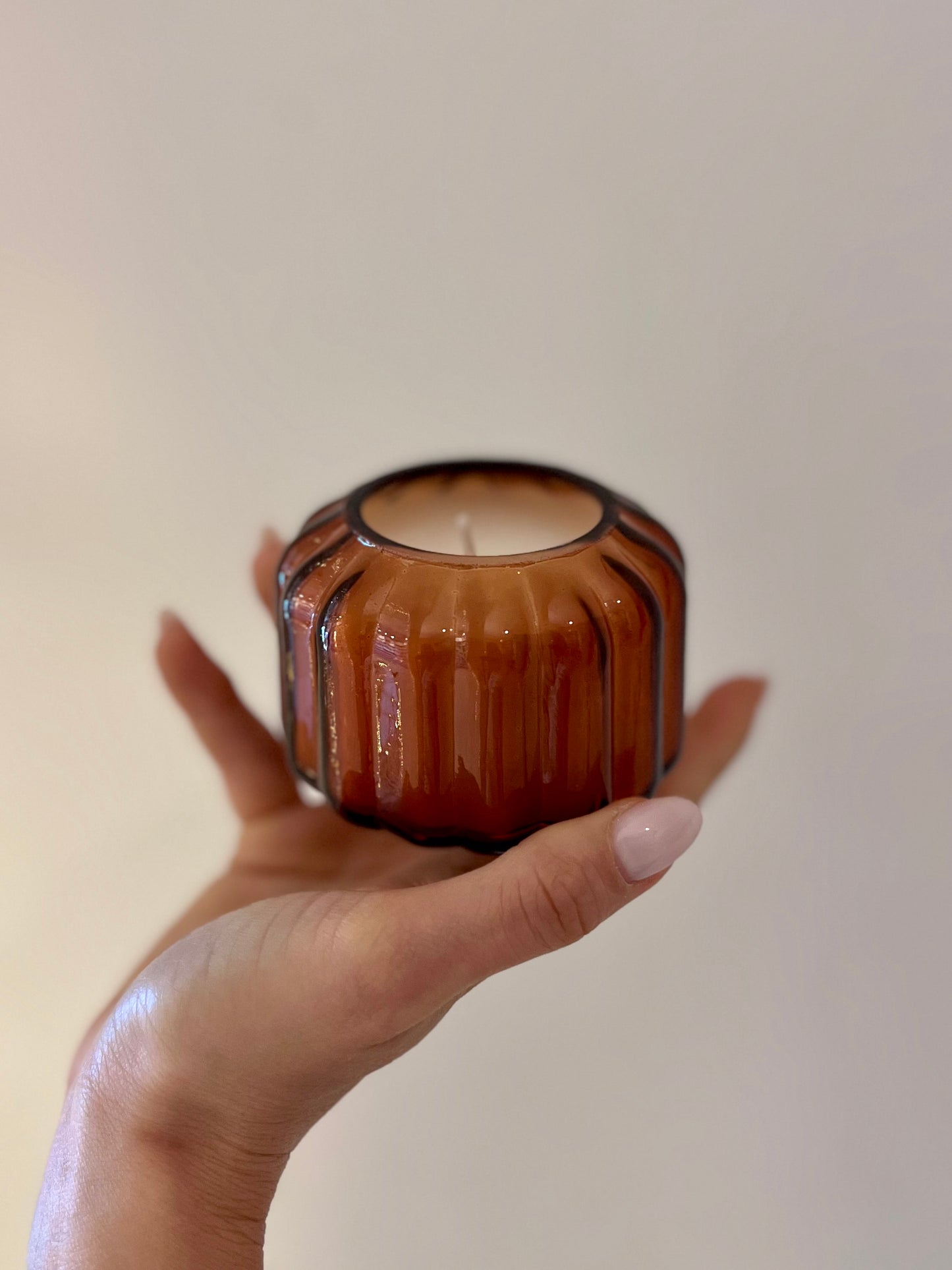 MINI RIPPLE GLASS CANDLE - TOBACCO PATCHOULI 128 gr