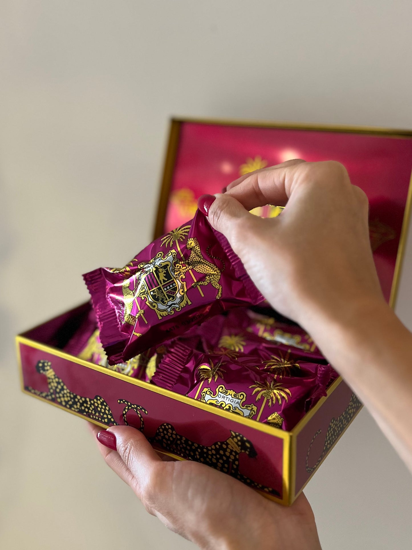 COFANETTO ORTIGIA CON RICCIARELLI SICILIANI - PINK