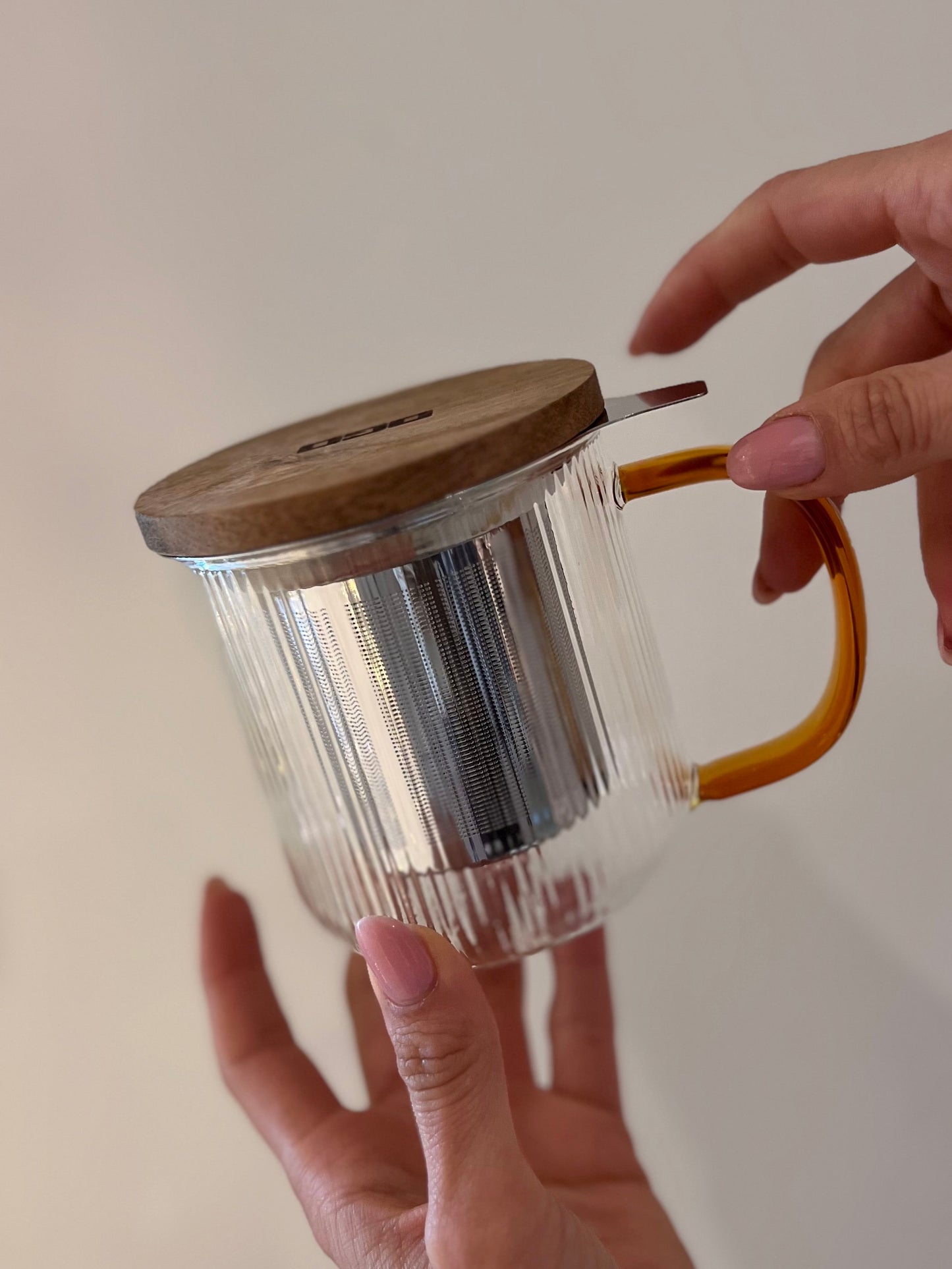 INFUSIERA "KARL" VETRO RAFFINATO TRASPARENTE E MANCICO AMBRA 300ML