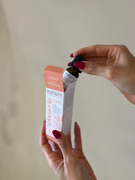 SINERGIA OLI ESSENZIALI "ABBRACCIA" con pompelmo, arancio dolce, cannella cassia, chiodi di garofano