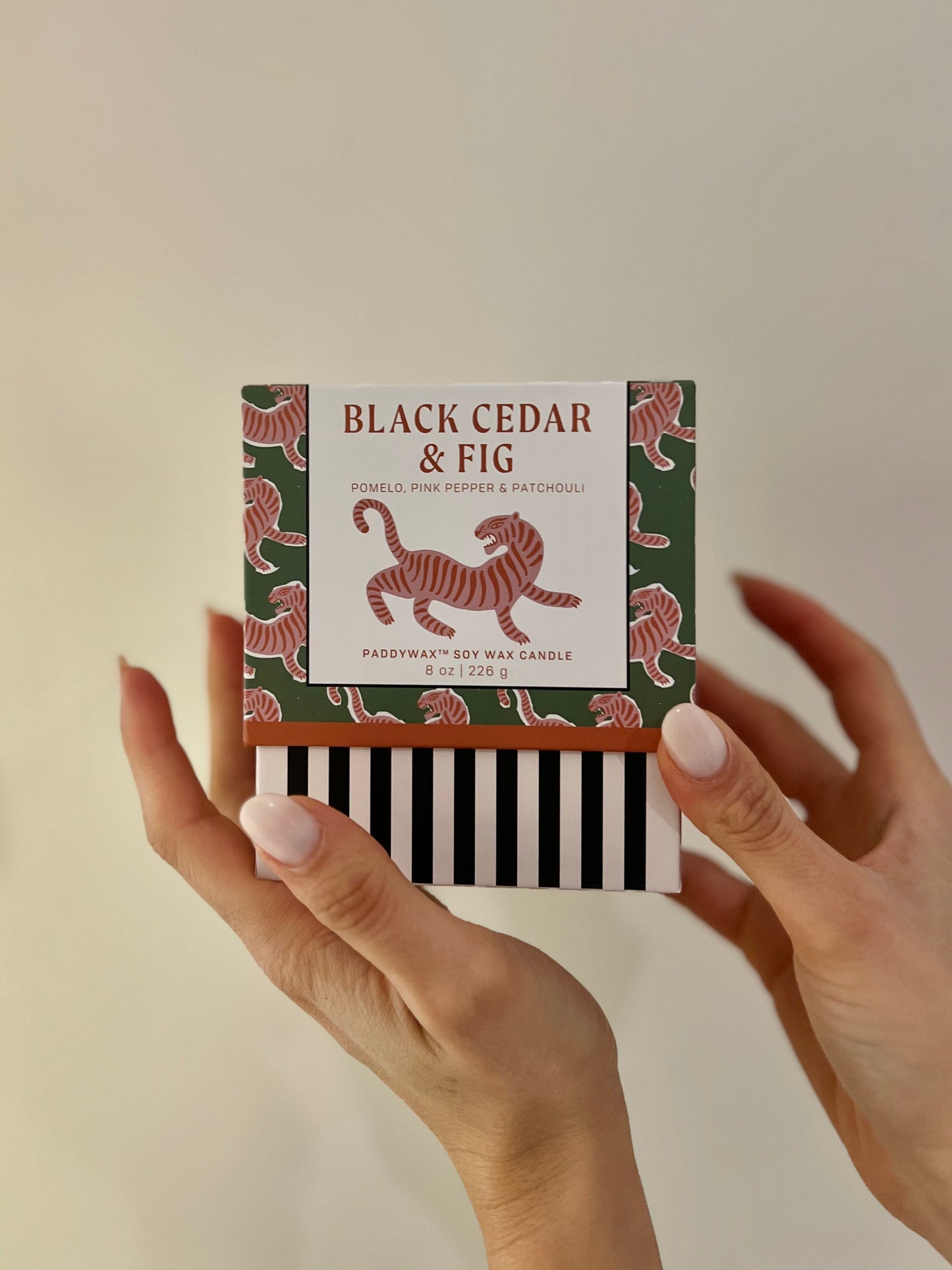 TIGER CERAMIC CANDLE-Cedro nero & Fico 225g