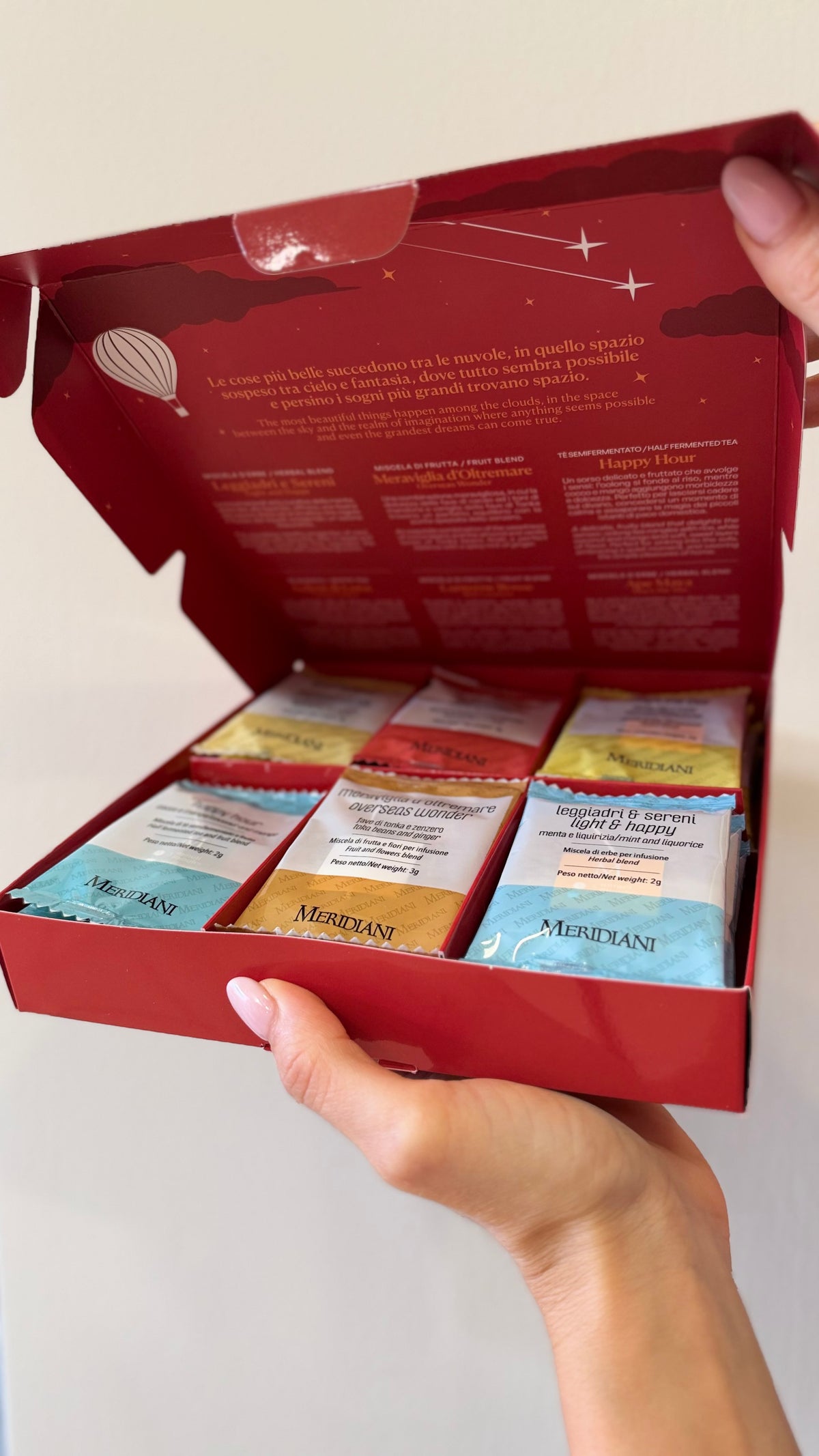 MERAVIGLIA TRA LE NUVOLE, Cofanetto con 24 filtri – 6 miscele assortite di tè e infusi