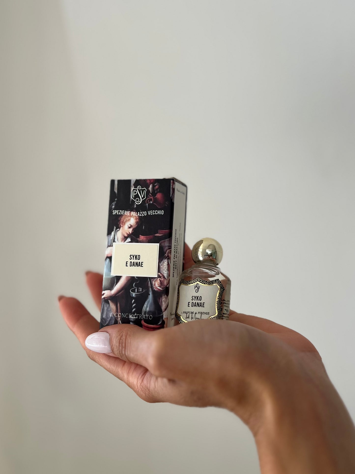 IL CONCENTRATO DI PROFUMO “SYKO E DANAE” fiorito e fruttato