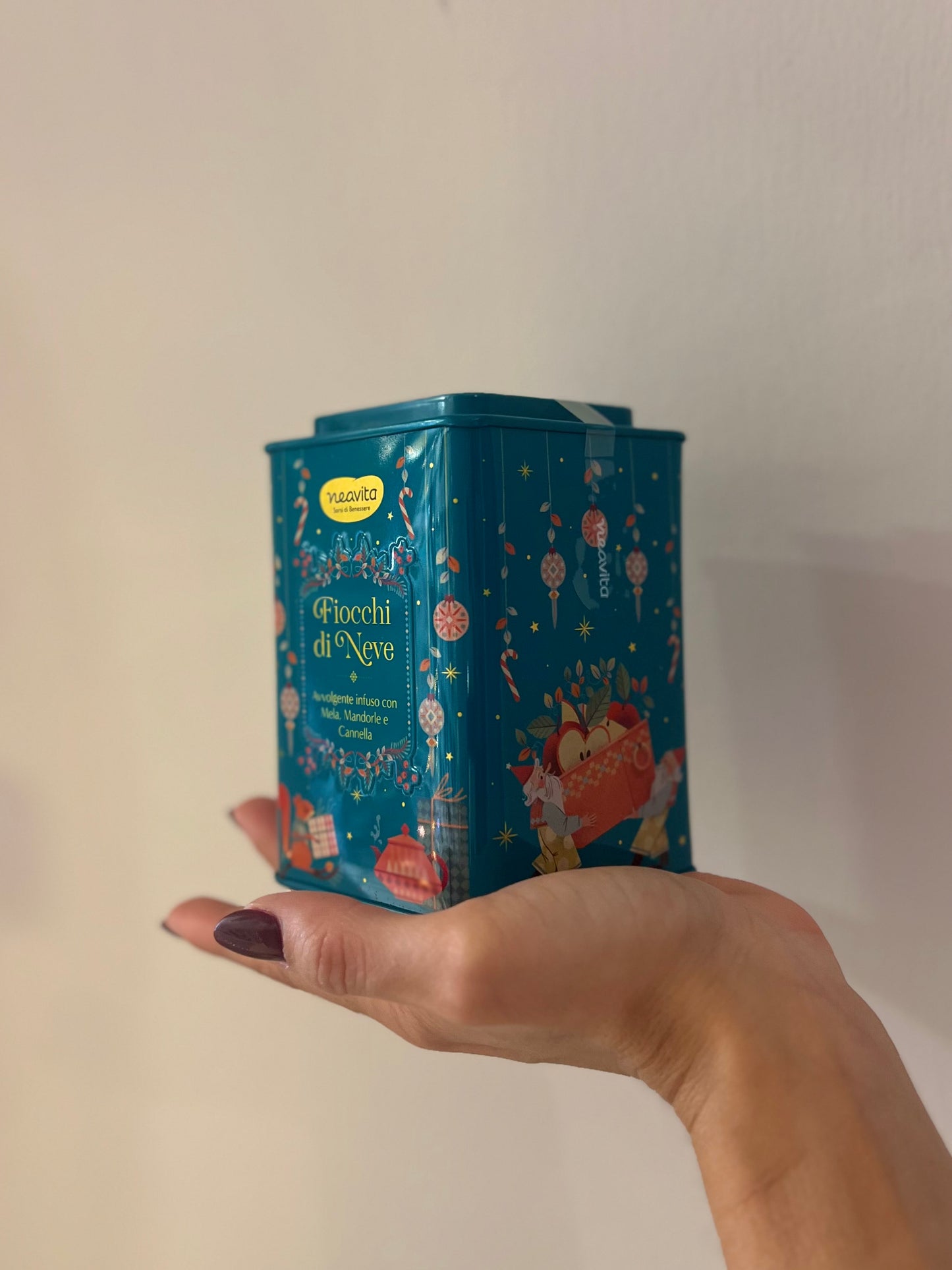 BARATTOLO IN LATTA CON INFUSO "FIOCCHI DI NEVE" CHRISTMAS LIMITED EDITION